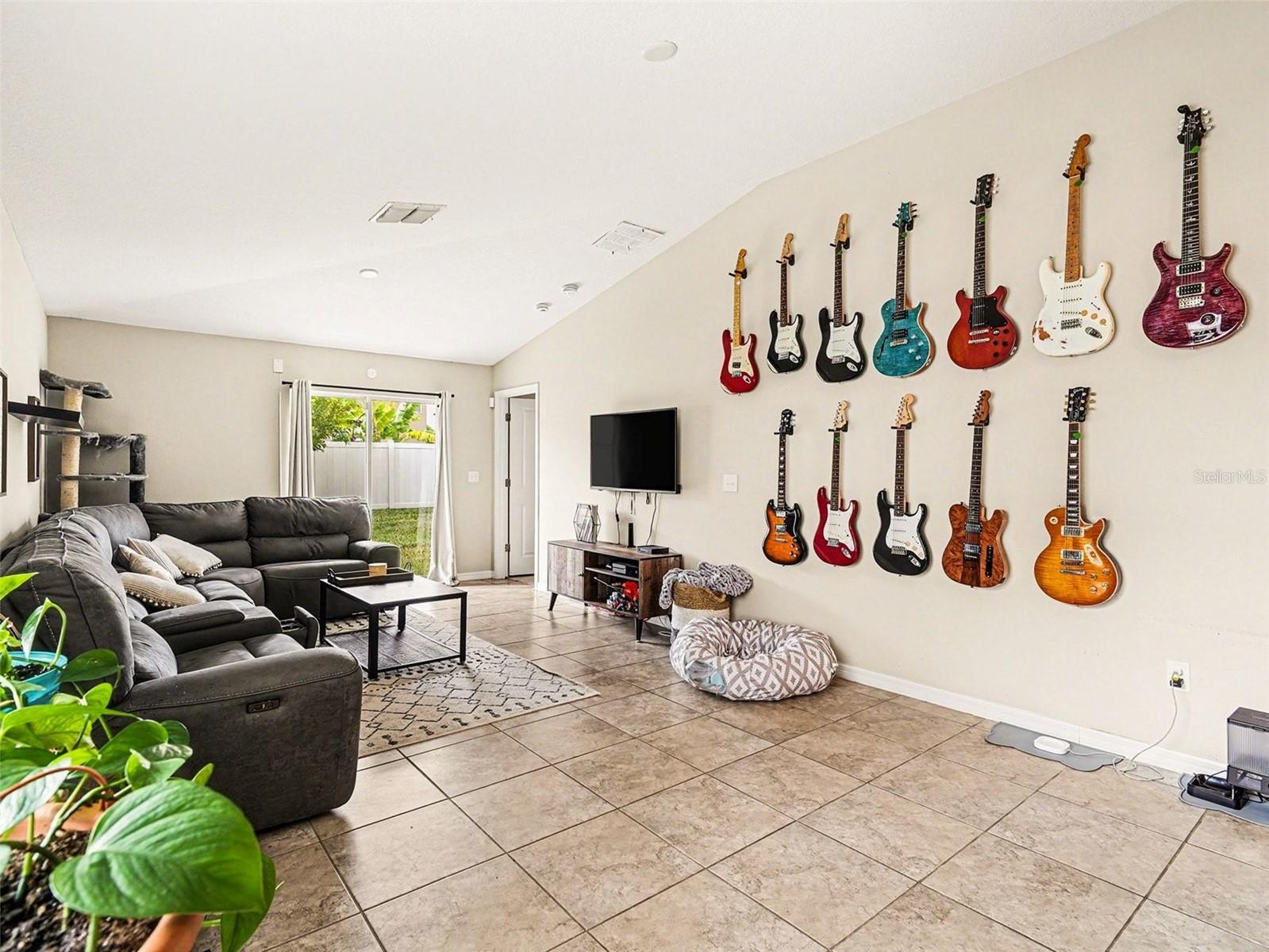 Image 8 of 14 For 17207 Beach Buttercup Place