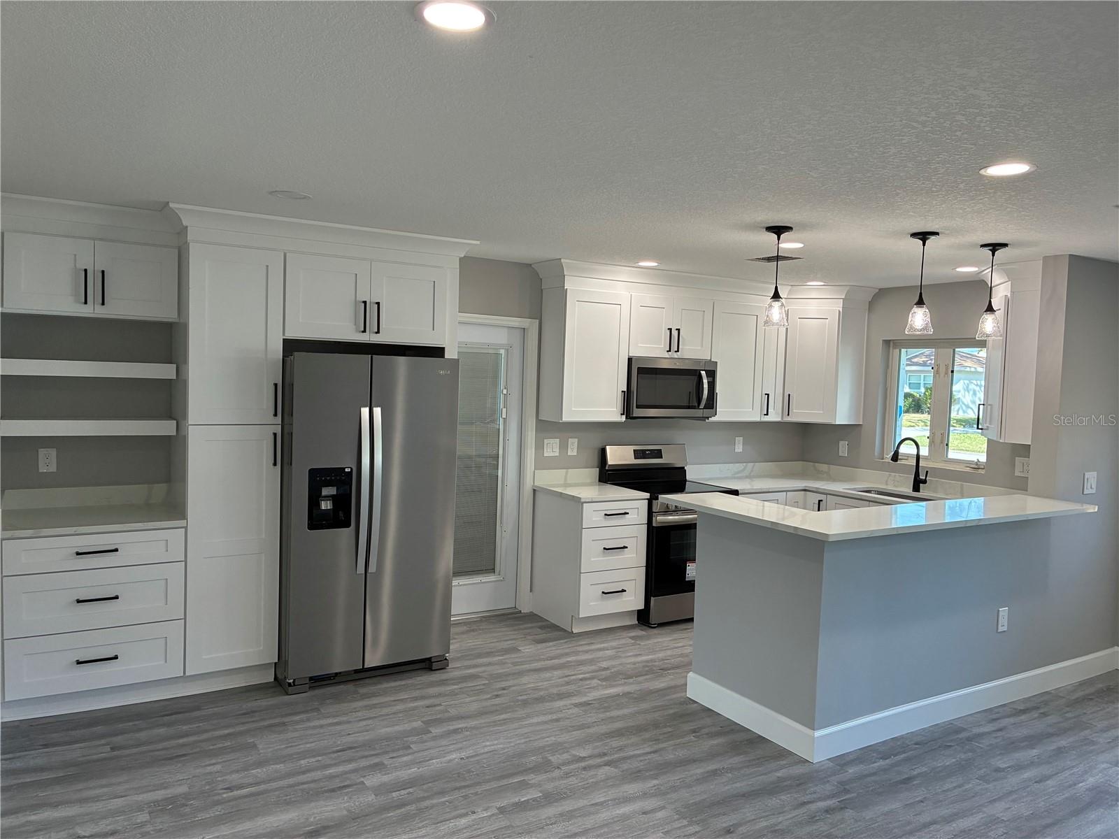 Image 5 of 23 For 9024 2nd Street N