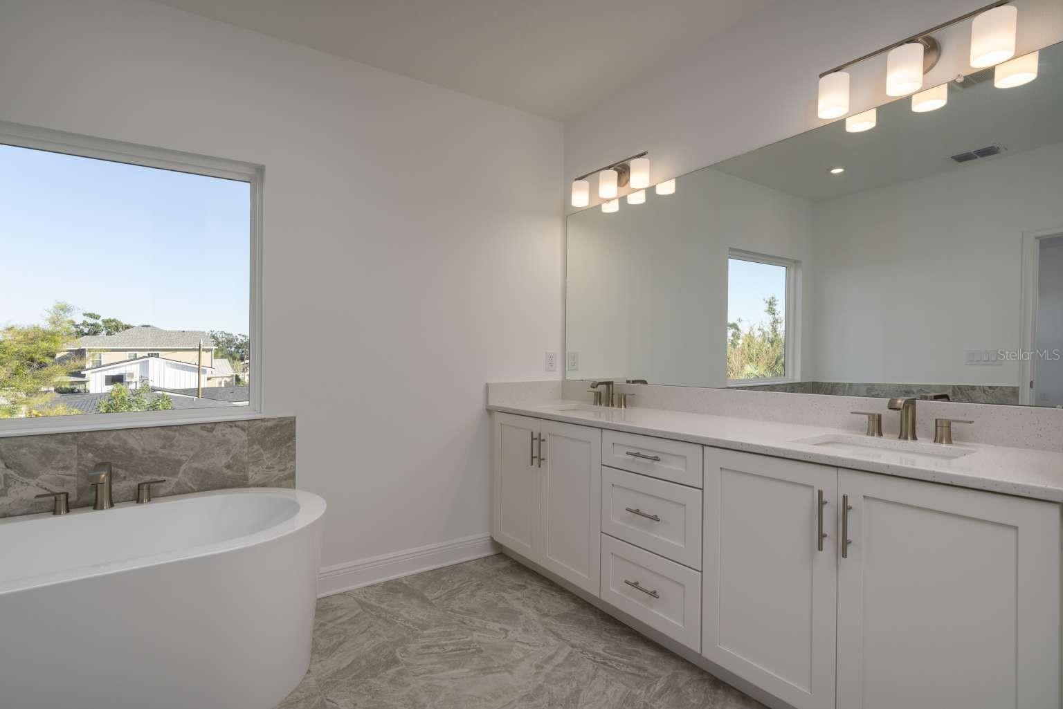 Listing photo id 20 for 318 Rafael Boulevard Ne