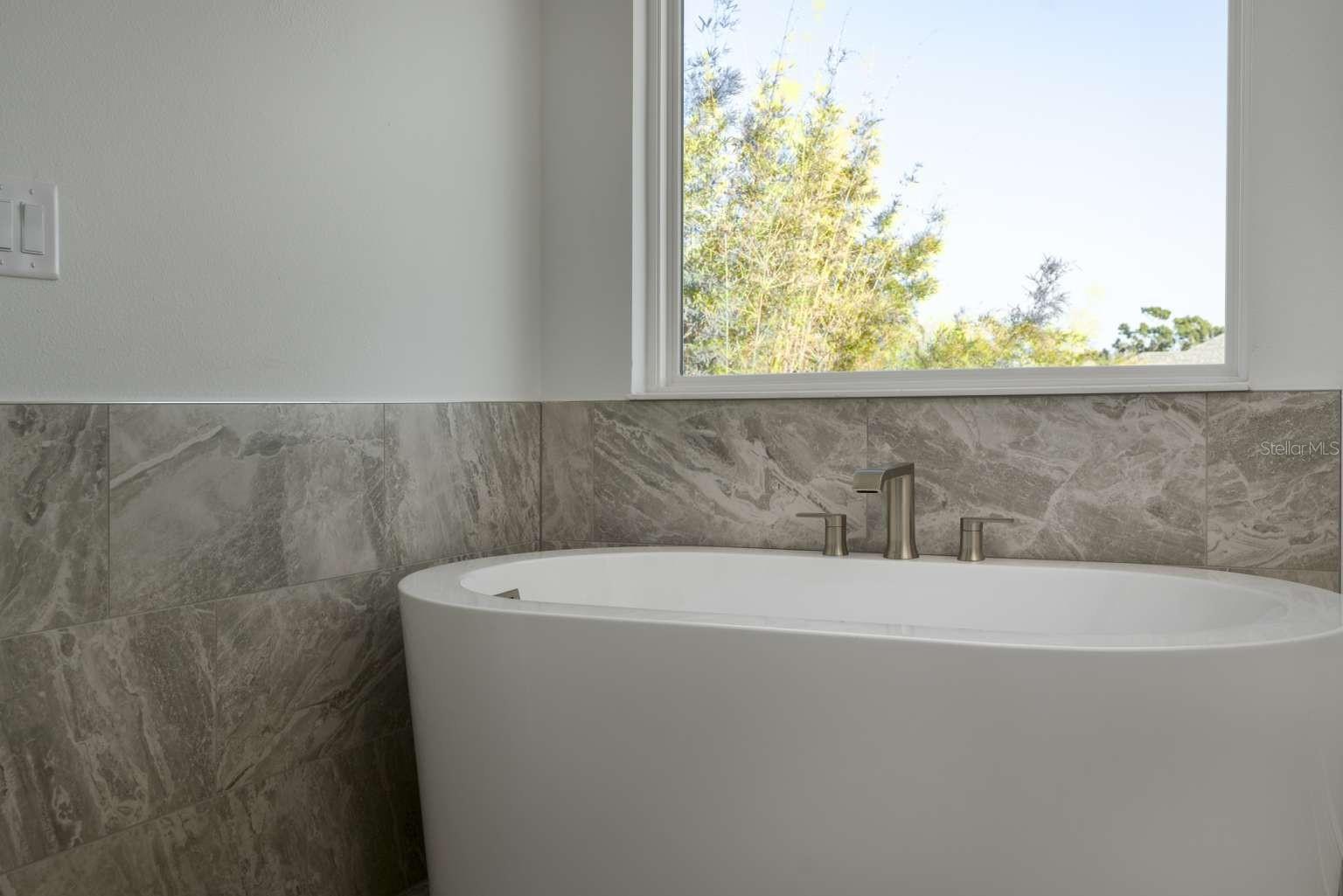 Listing photo id 21 for 318 Rafael Boulevard Ne