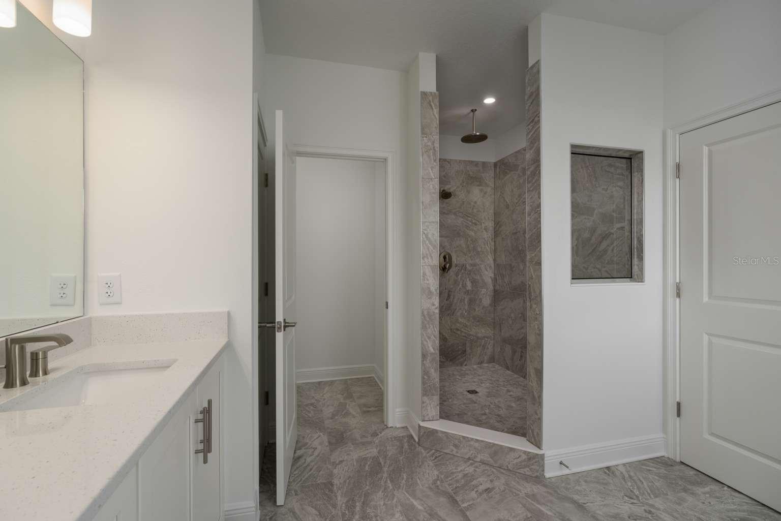 Listing photo id 22 for 318 Rafael Boulevard Ne