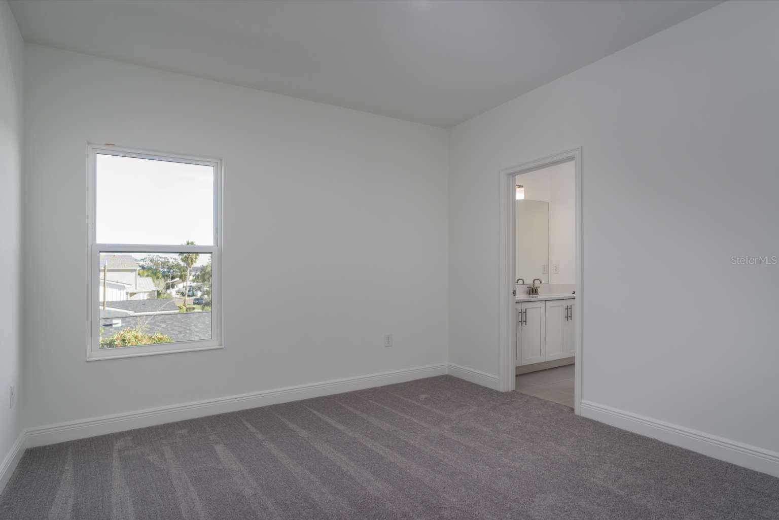 Listing photo id 25 for 318 Rafael Boulevard Ne