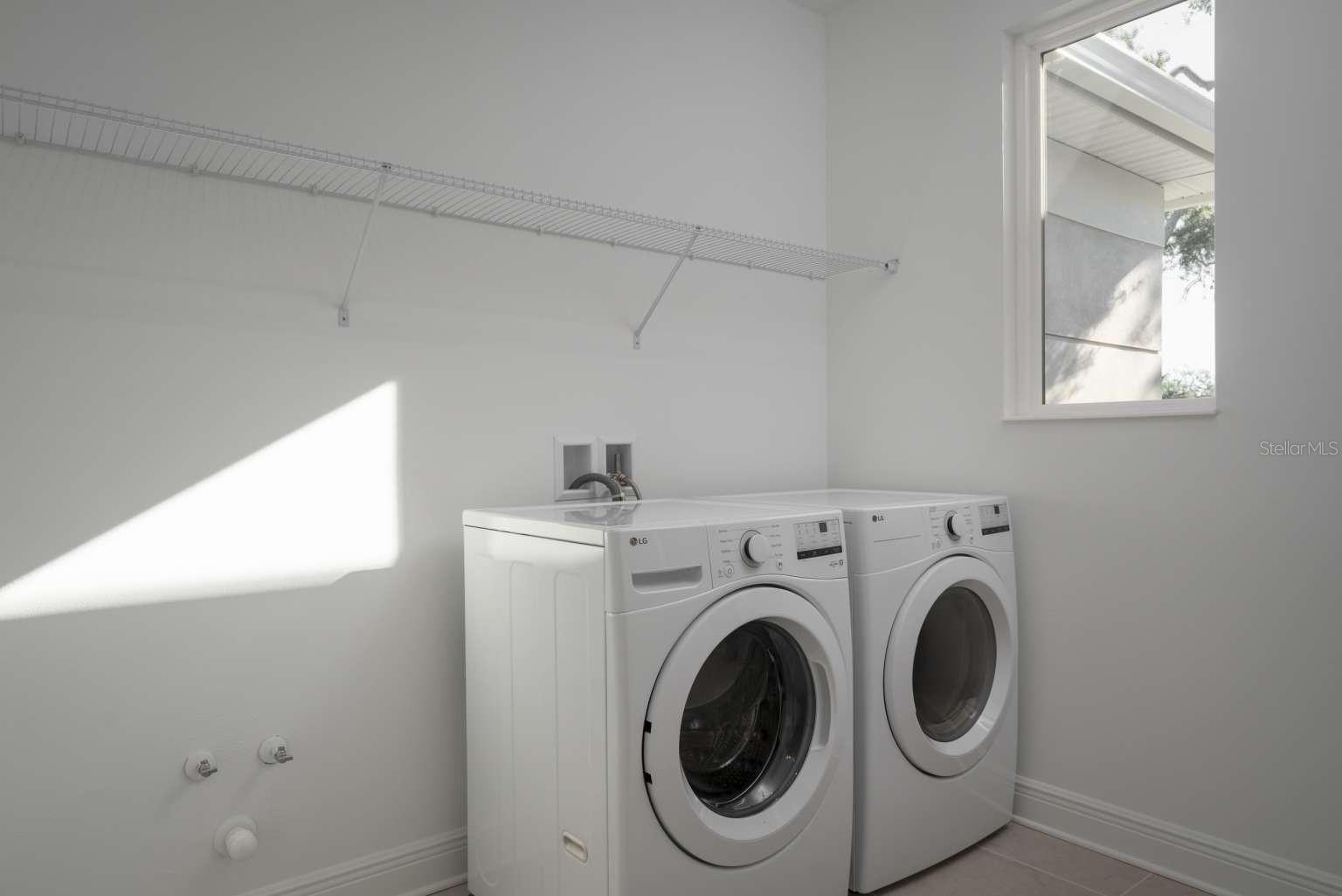 Listing photo id 29 for 318 Rafael Boulevard Ne