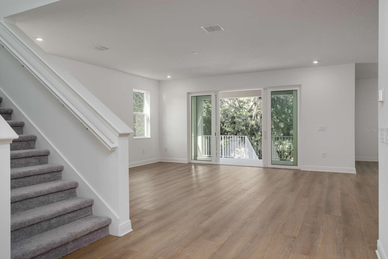 Listing photo id 3 for 318 Rafael Boulevard Ne