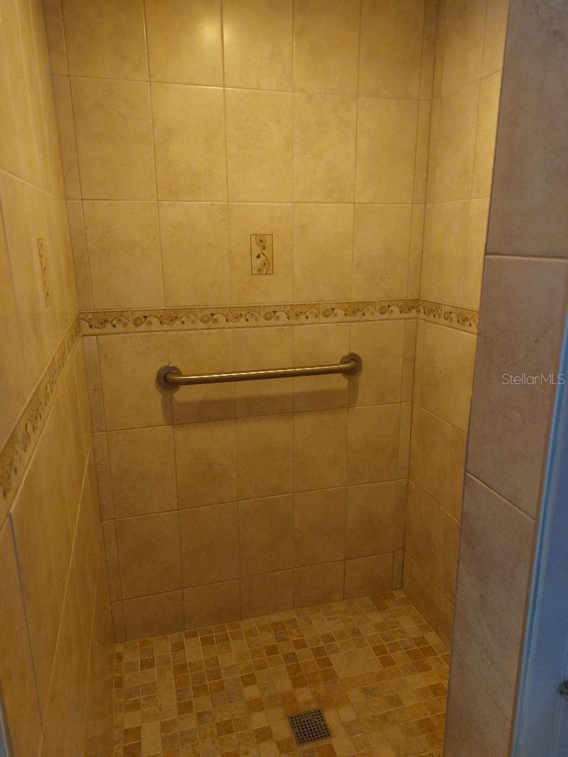 Image 12 of 20 For 272 Philadelphia Boulevard 48