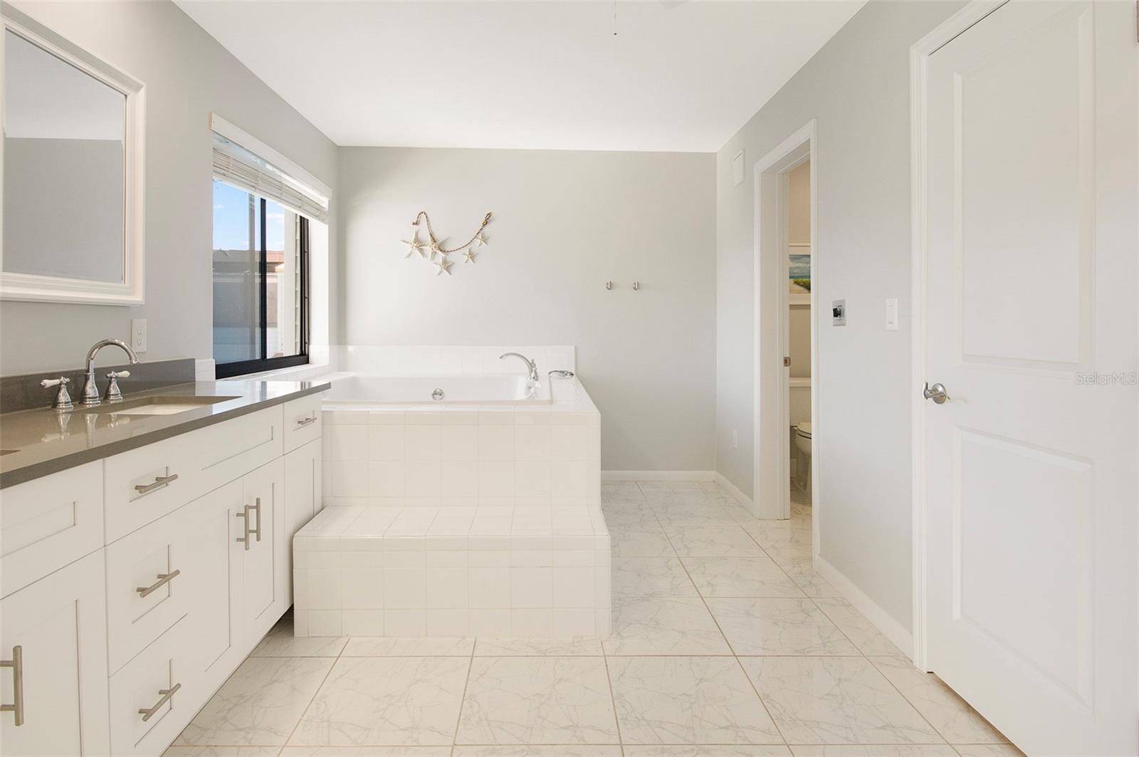 Image 23 of 44 For 557 Pinellas Bayway S 114