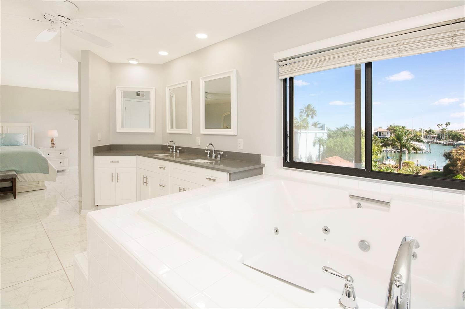 Image 24 of 44 For 557 Pinellas Bayway S 114