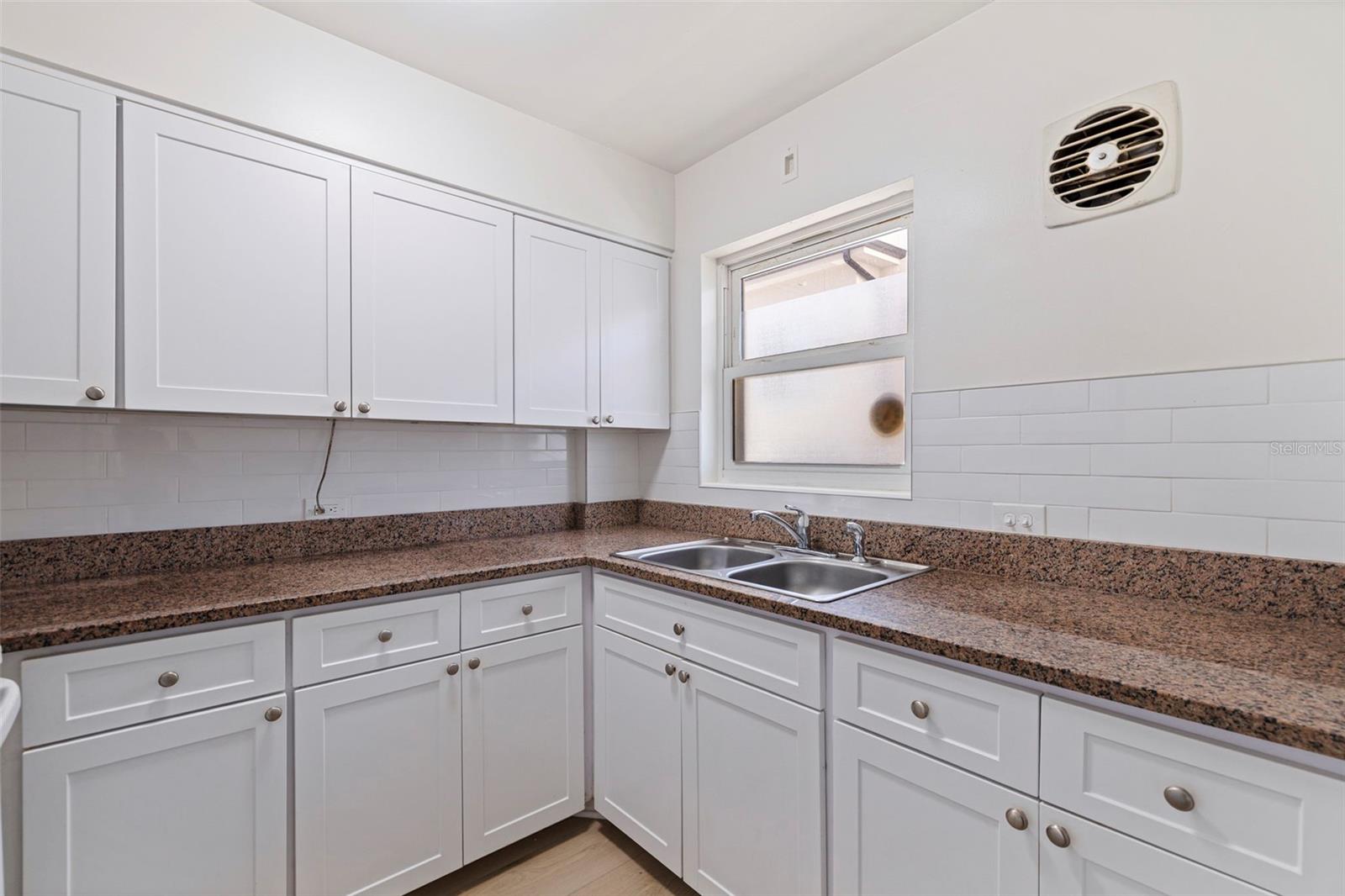 Image 12 of 44 For 750 Burlington Avenue N 1g