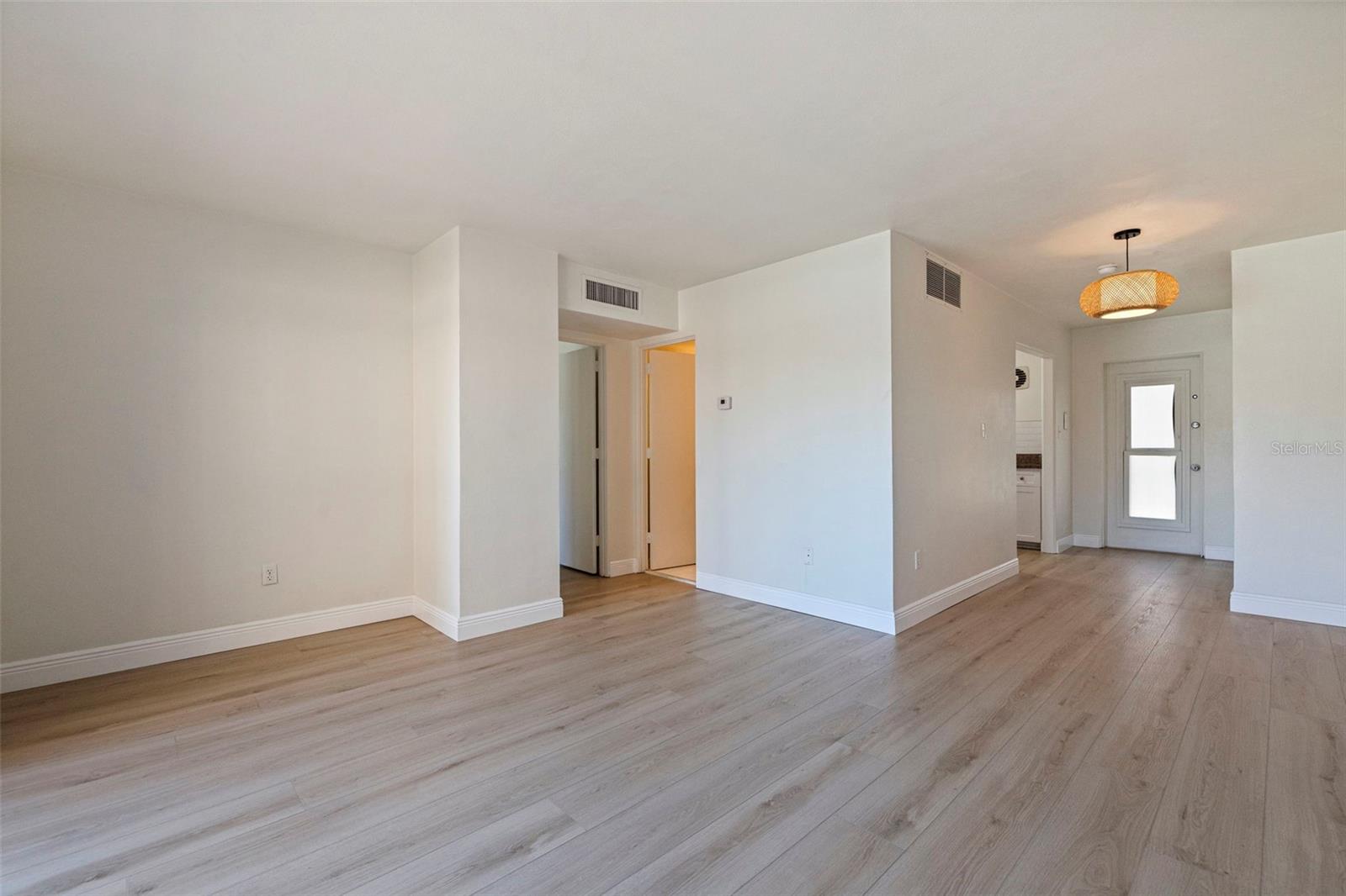 Image 17 of 44 For 750 Burlington Avenue N 1g