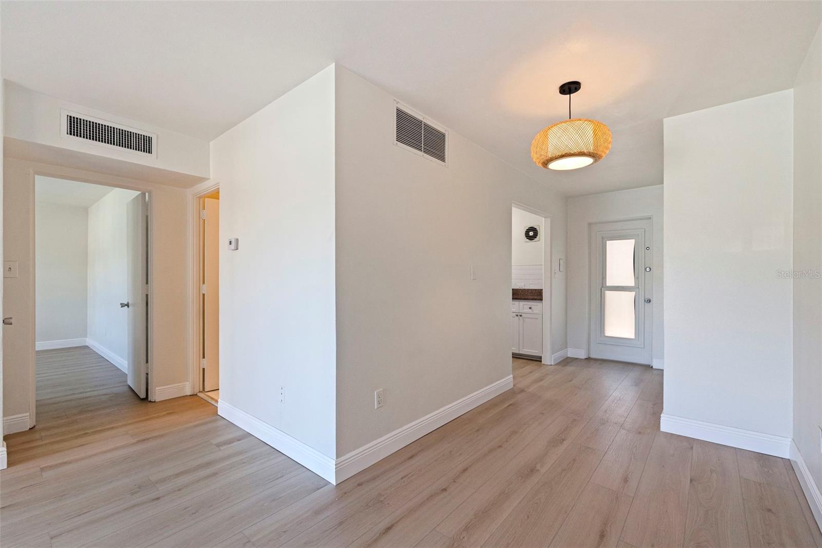 Image 26 of 44 For 750 Burlington Avenue N 1g