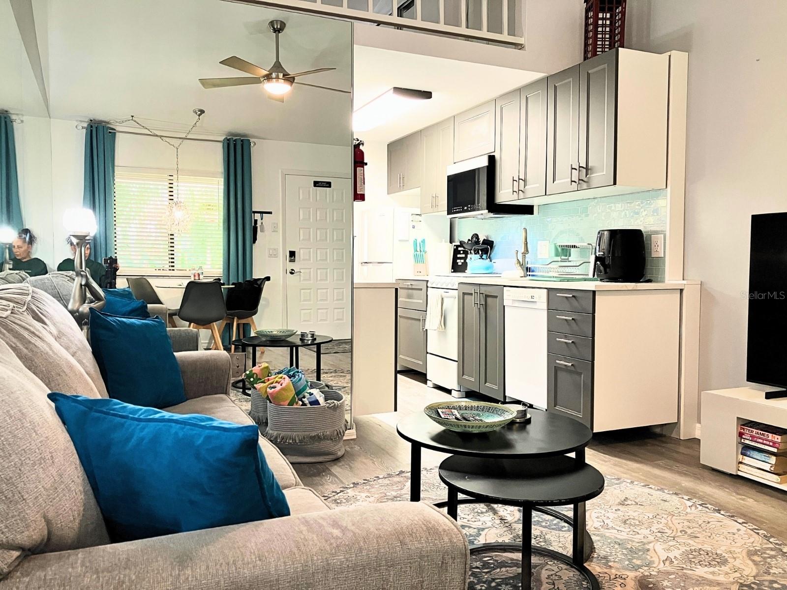 Image 14 of 36 For 20921 Haulover Cove F14