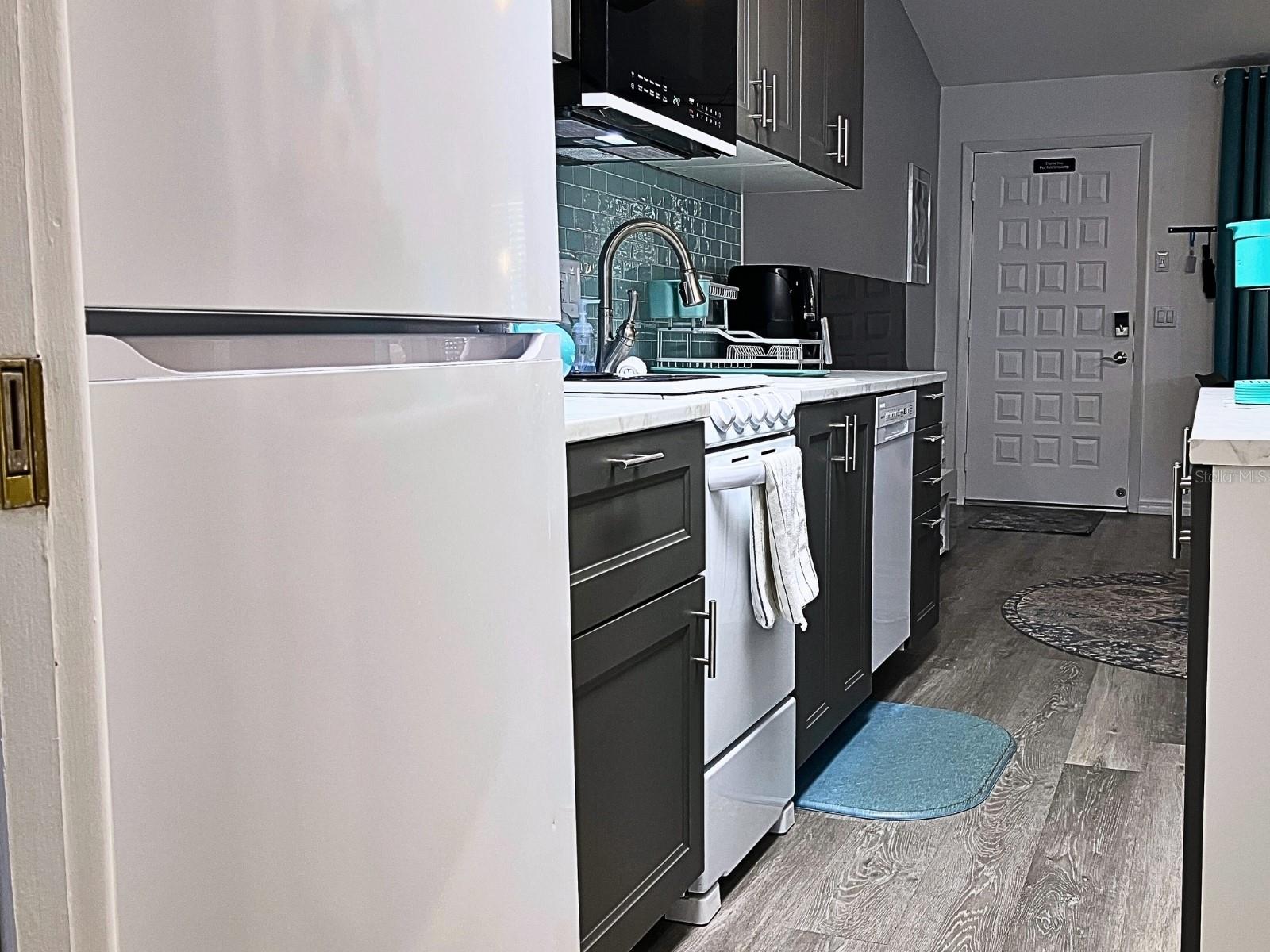 Image 23 of 36 For 20921 Haulover Cove F14