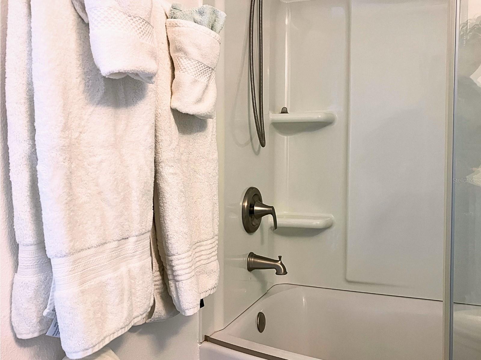 Image 25 of 36 For 20921 Haulover Cove F14