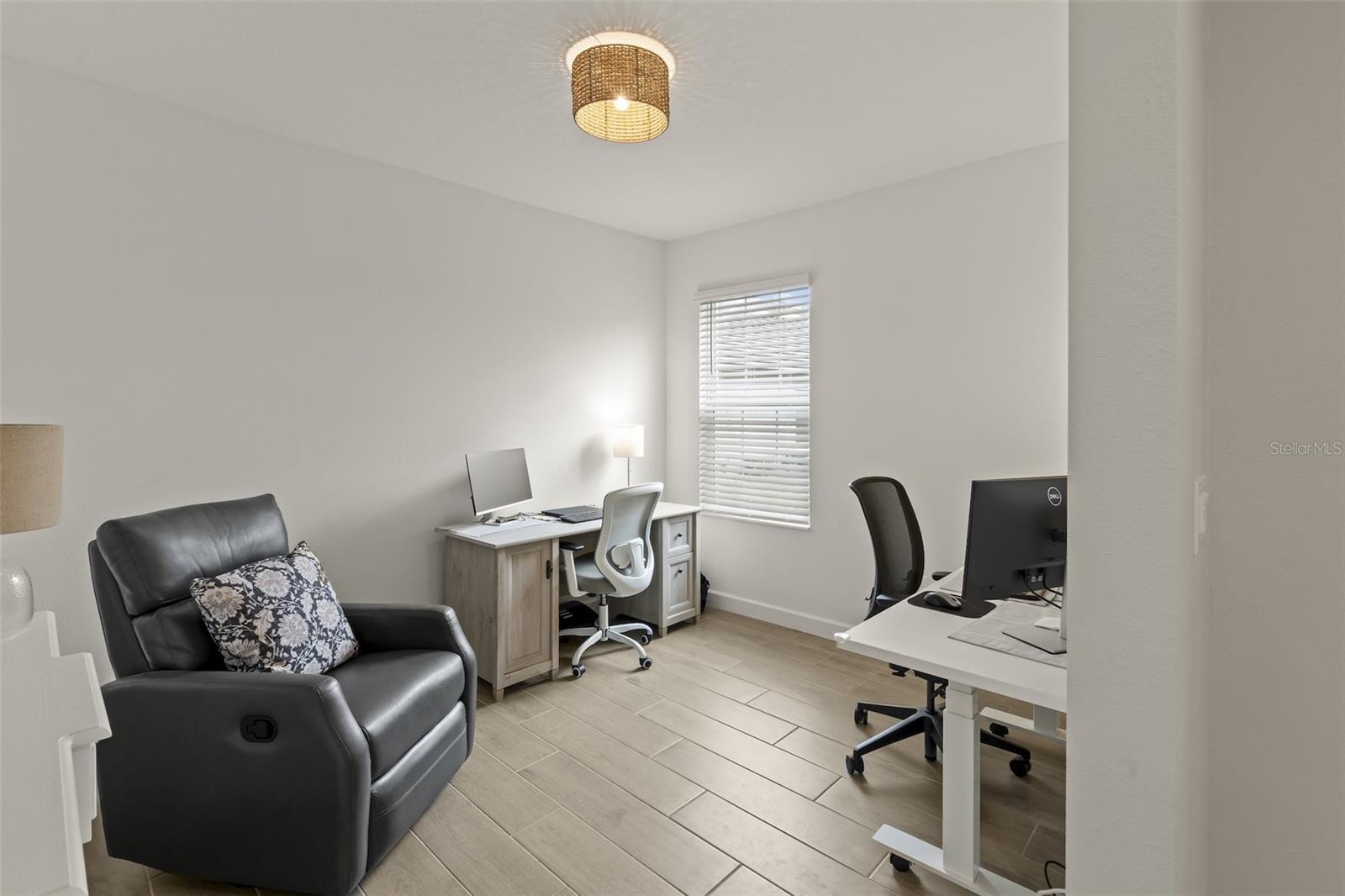 Image 17 of 51 For 16803 Forge Surf Street