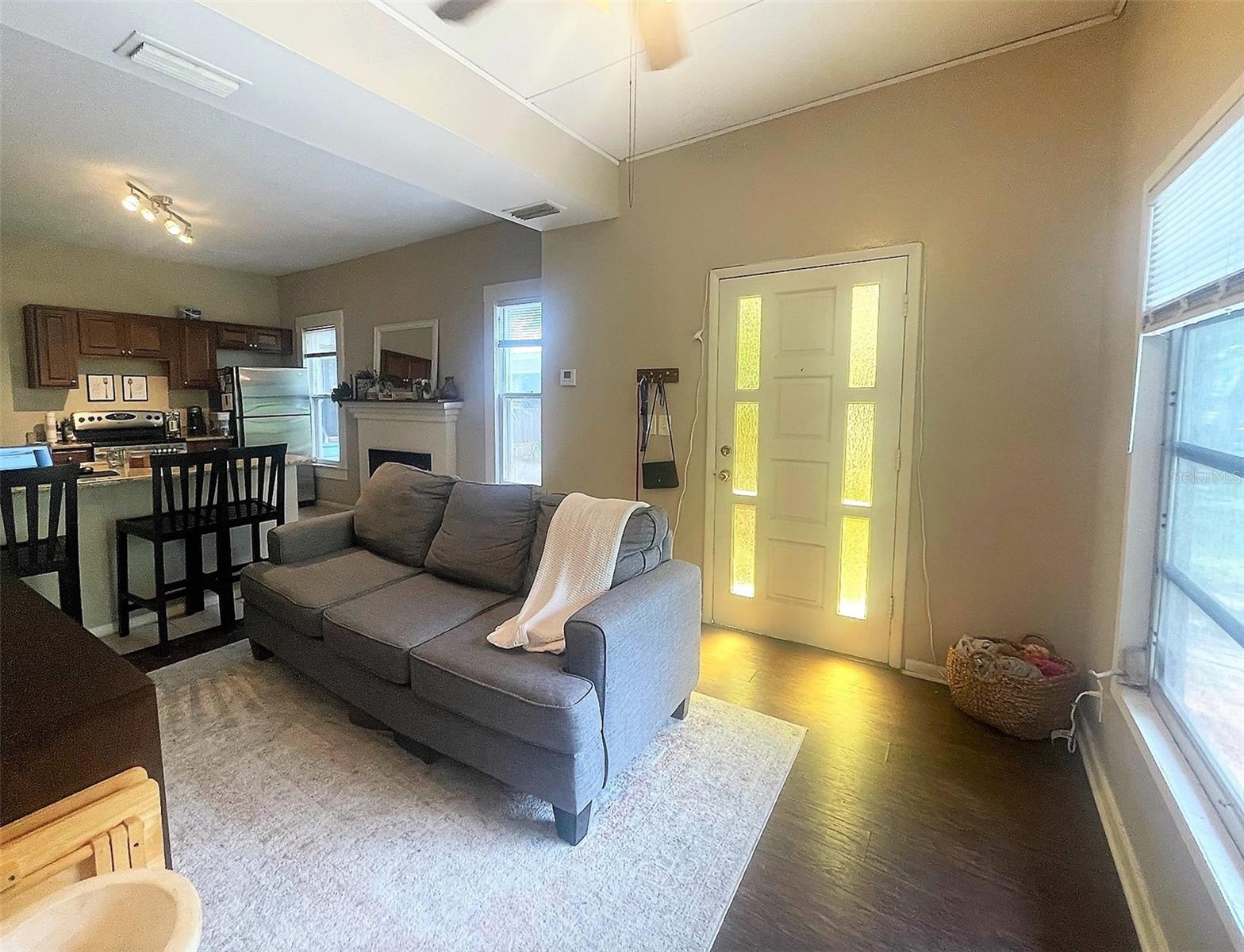 Image 3 of 14 For 836 24th Avenue N 1