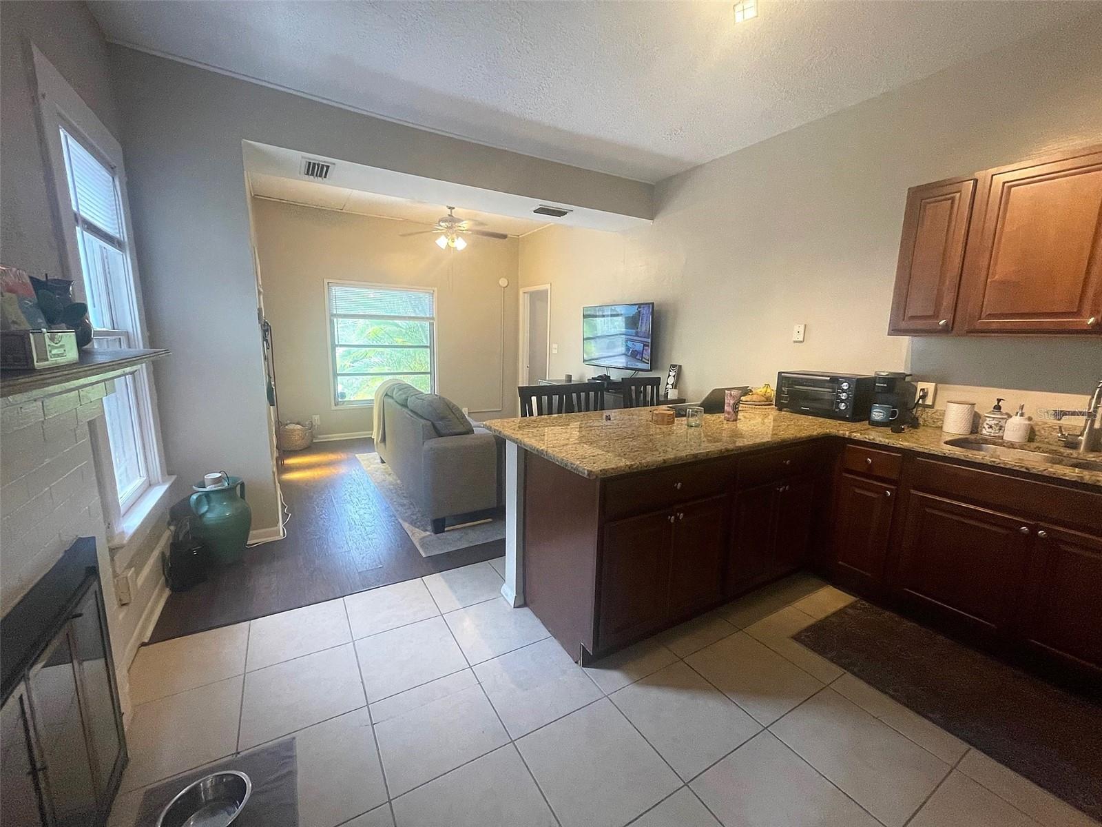 Image 5 of 14 For 836 24th Avenue N 1