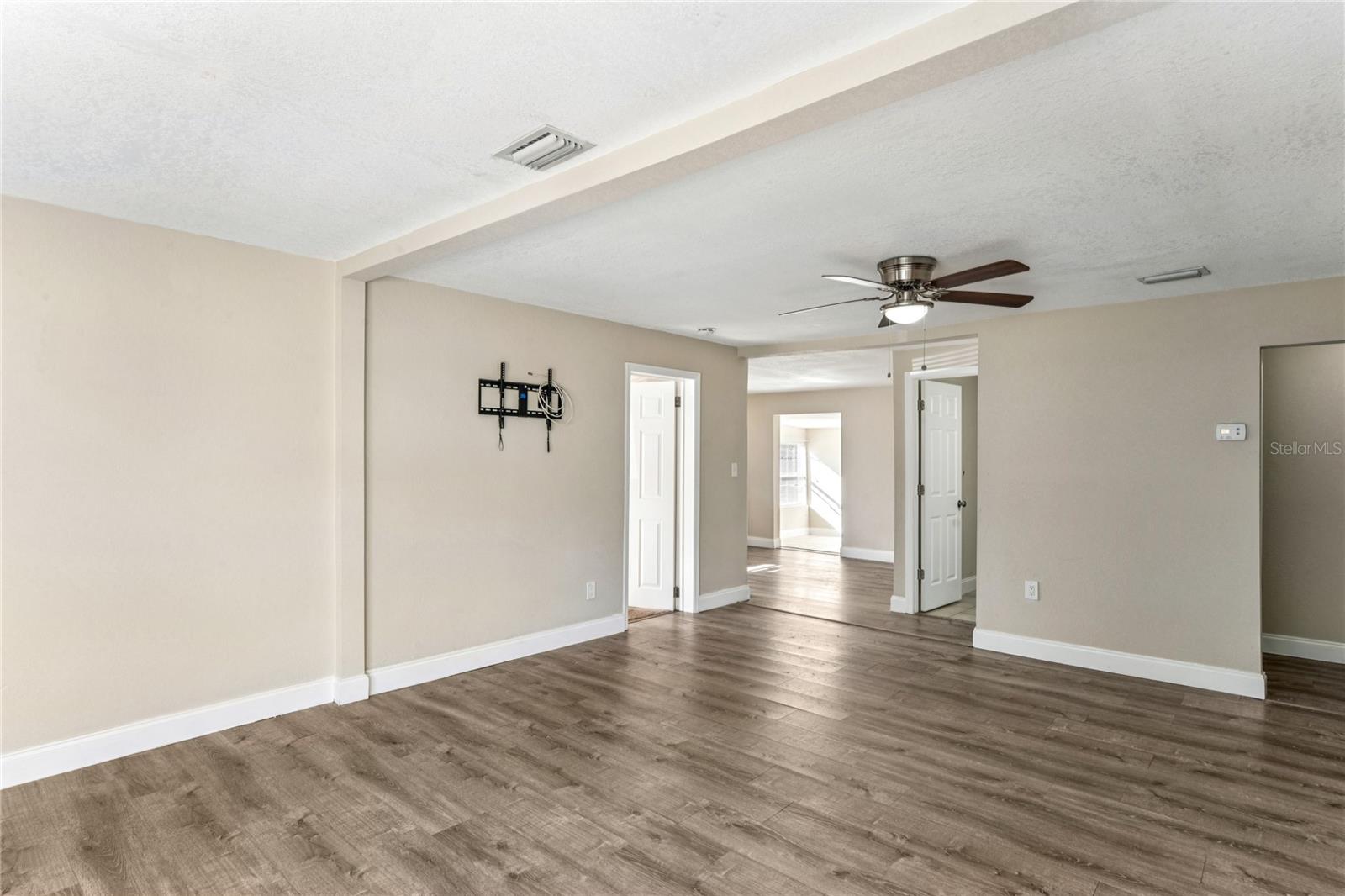 Image 5 of 55 For 118 David Avenue