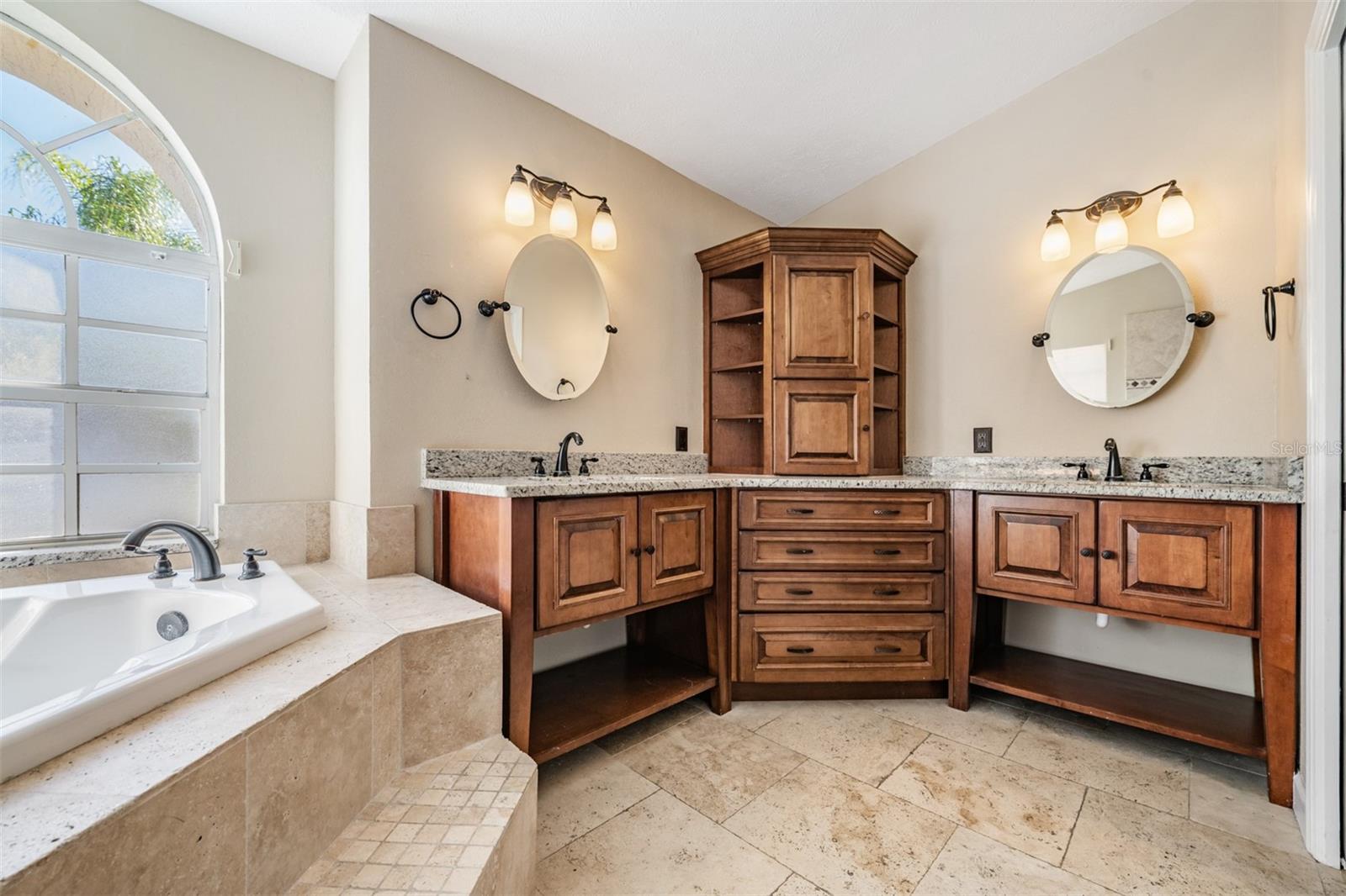 Image 18 of 26 For 5315 Saltamonte Drive