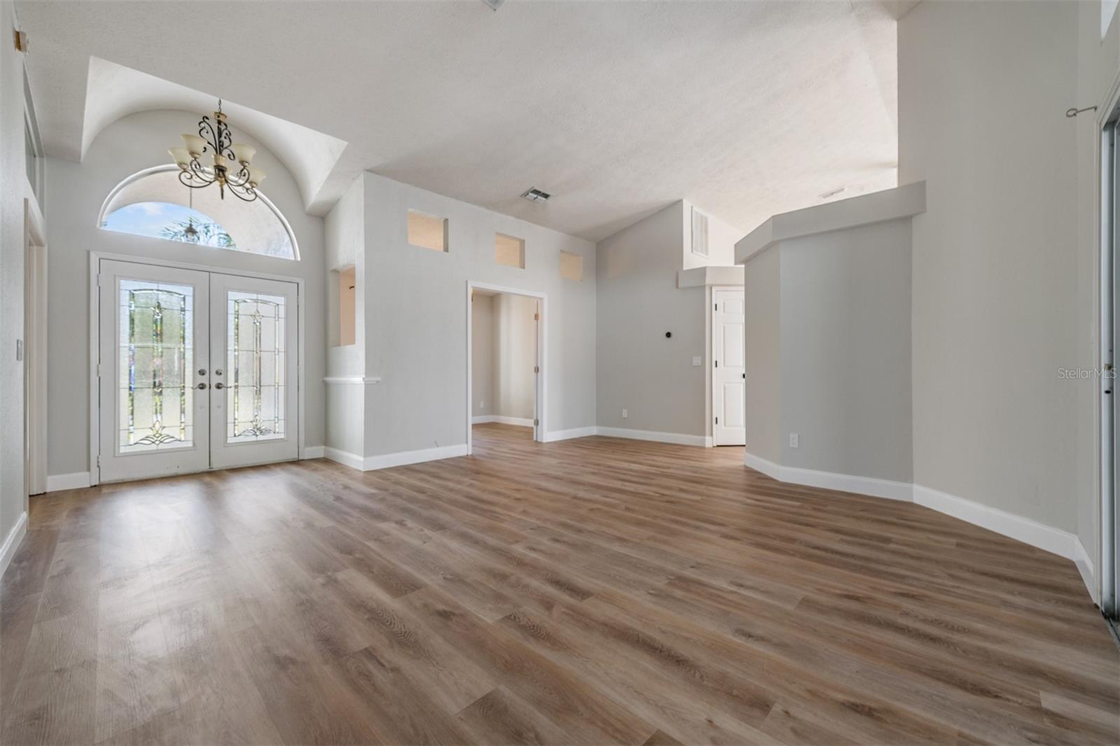 Image 3 of 26 For 5315 Saltamonte Drive