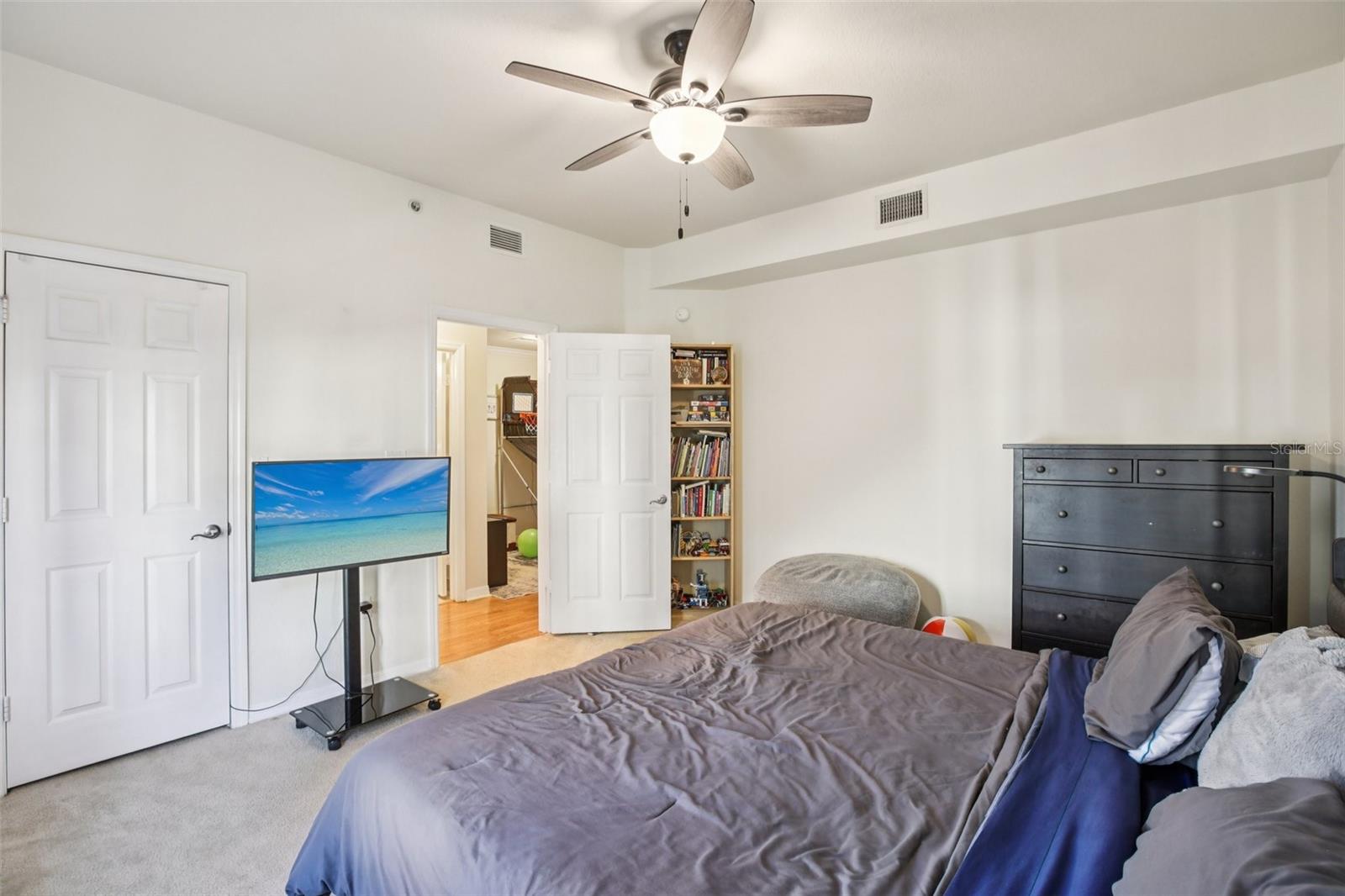 Image 11 of 29 For 9872 Meadow Field Circle 503