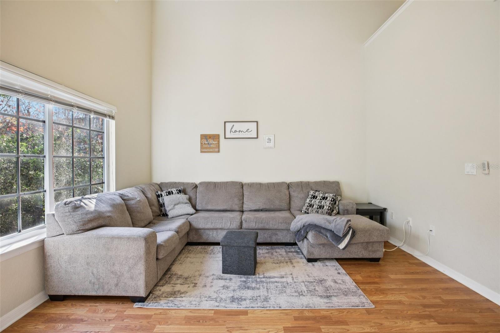 Image 3 of 29 For 9872 Meadow Field Circle 503