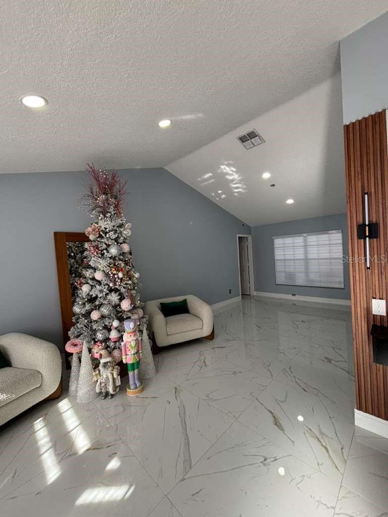 Image 20 of 34 For 1003 Clearcreek Drive