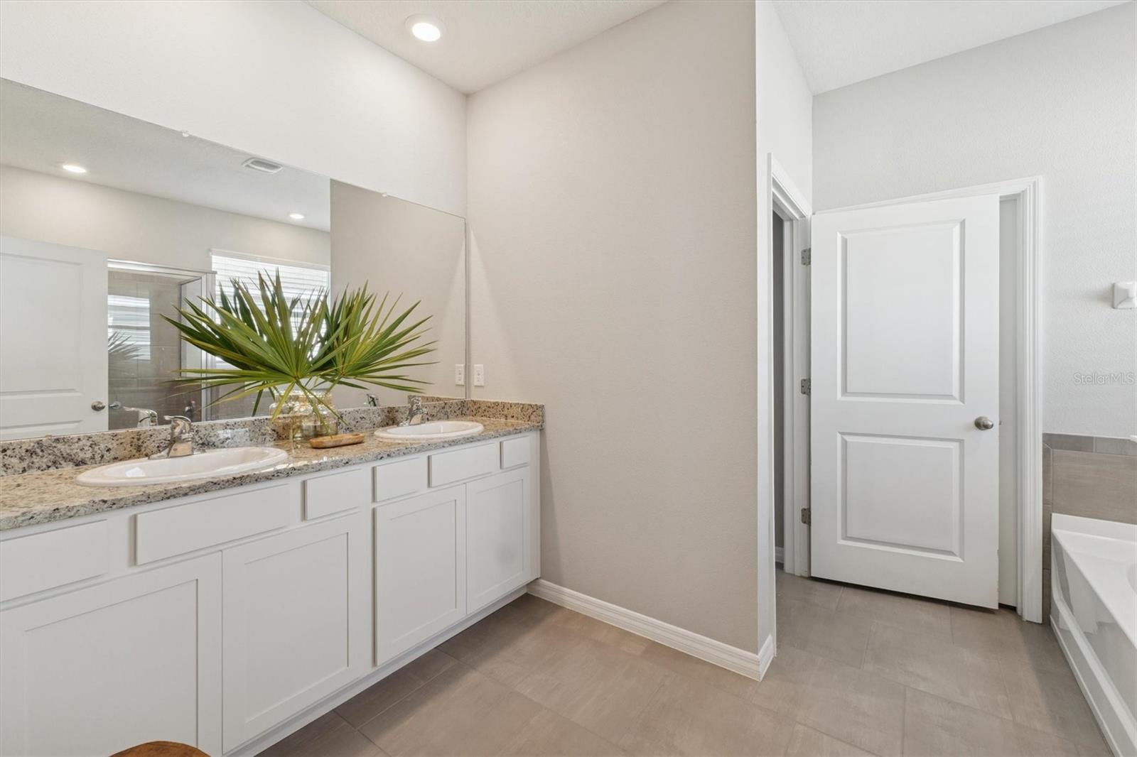 Image 17 of 38 For 10702 Laxer Cay Loop