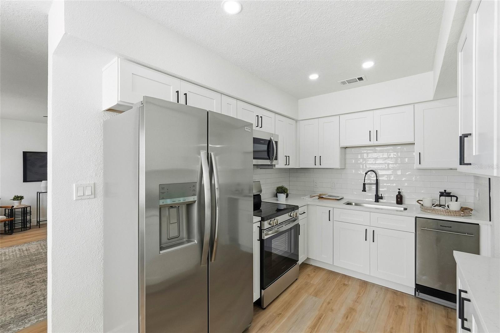 Image 5 of 27 For 1912 Brust Avenue