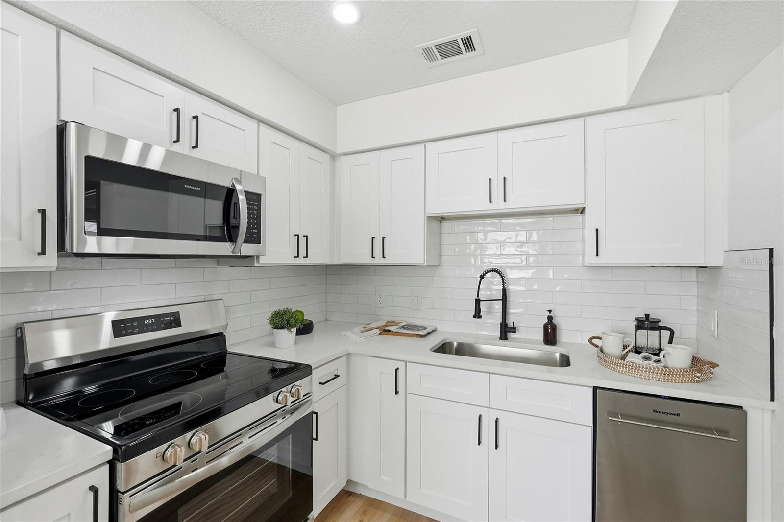 Image 6 of 27 For 1912 Brust Avenue