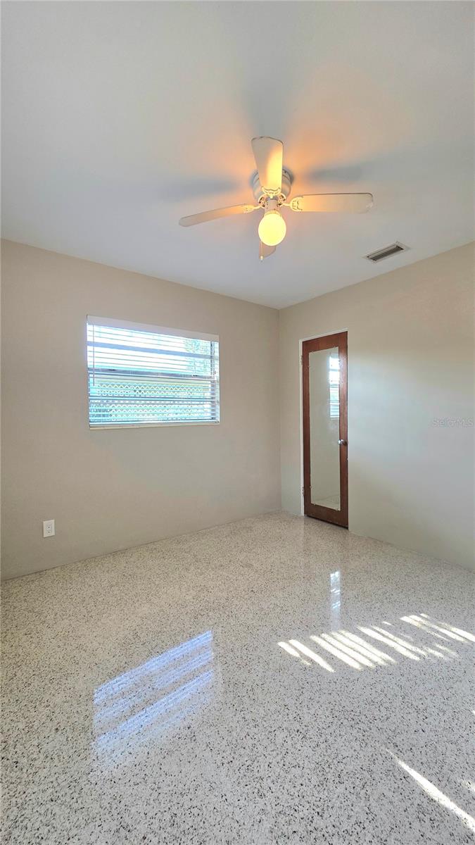 Image 17 of 22 For 1018 60th Avenue N