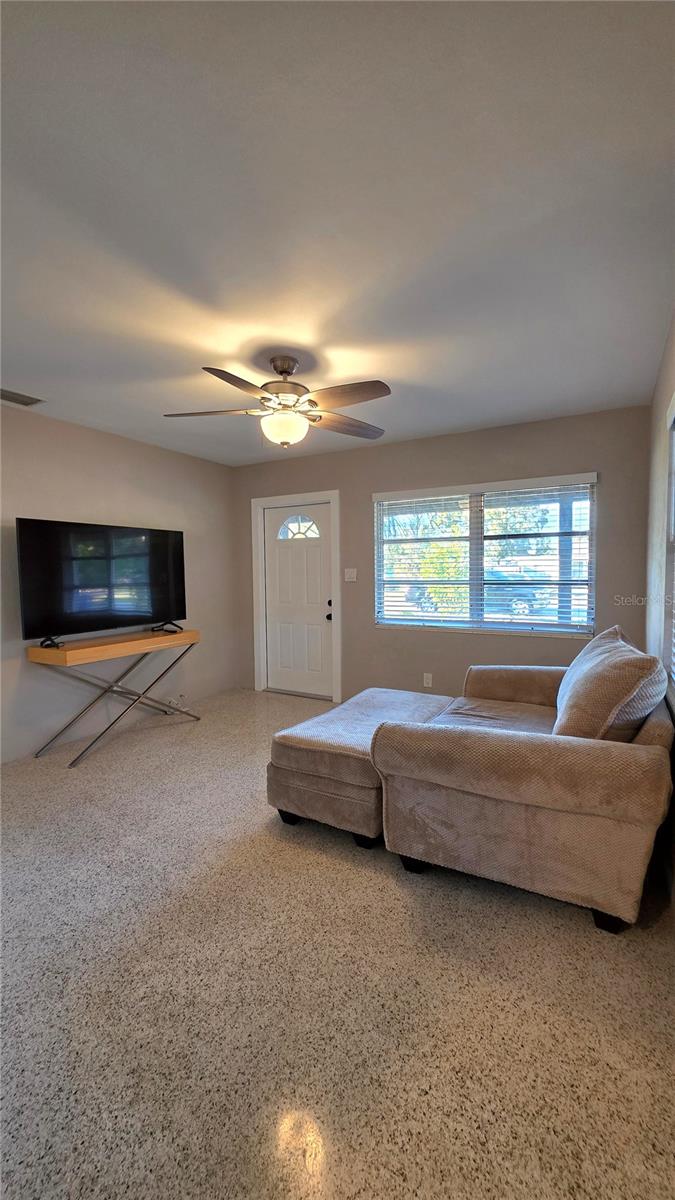 Image 7 of 22 For 1018 60th Avenue N