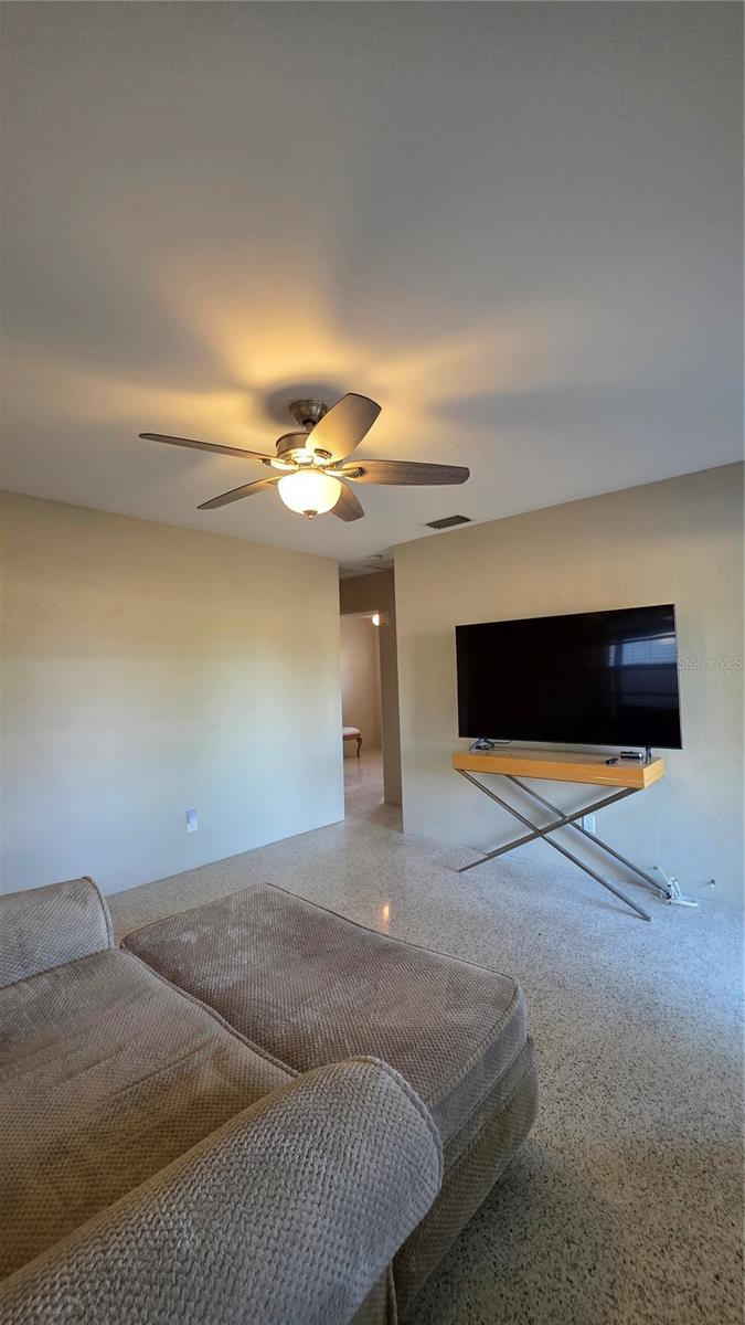 Image 8 of 22 For 1018 60th Avenue N