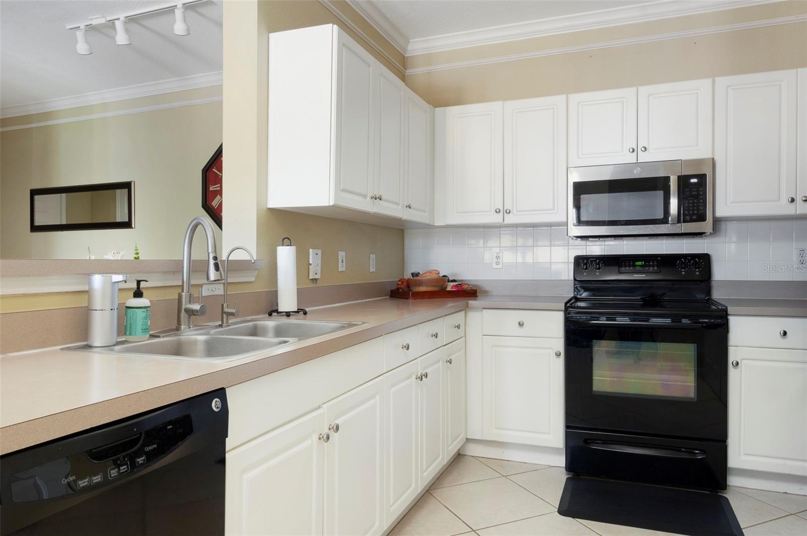 Image 11 of 41 For 4333 Bayside Village Drive S 308