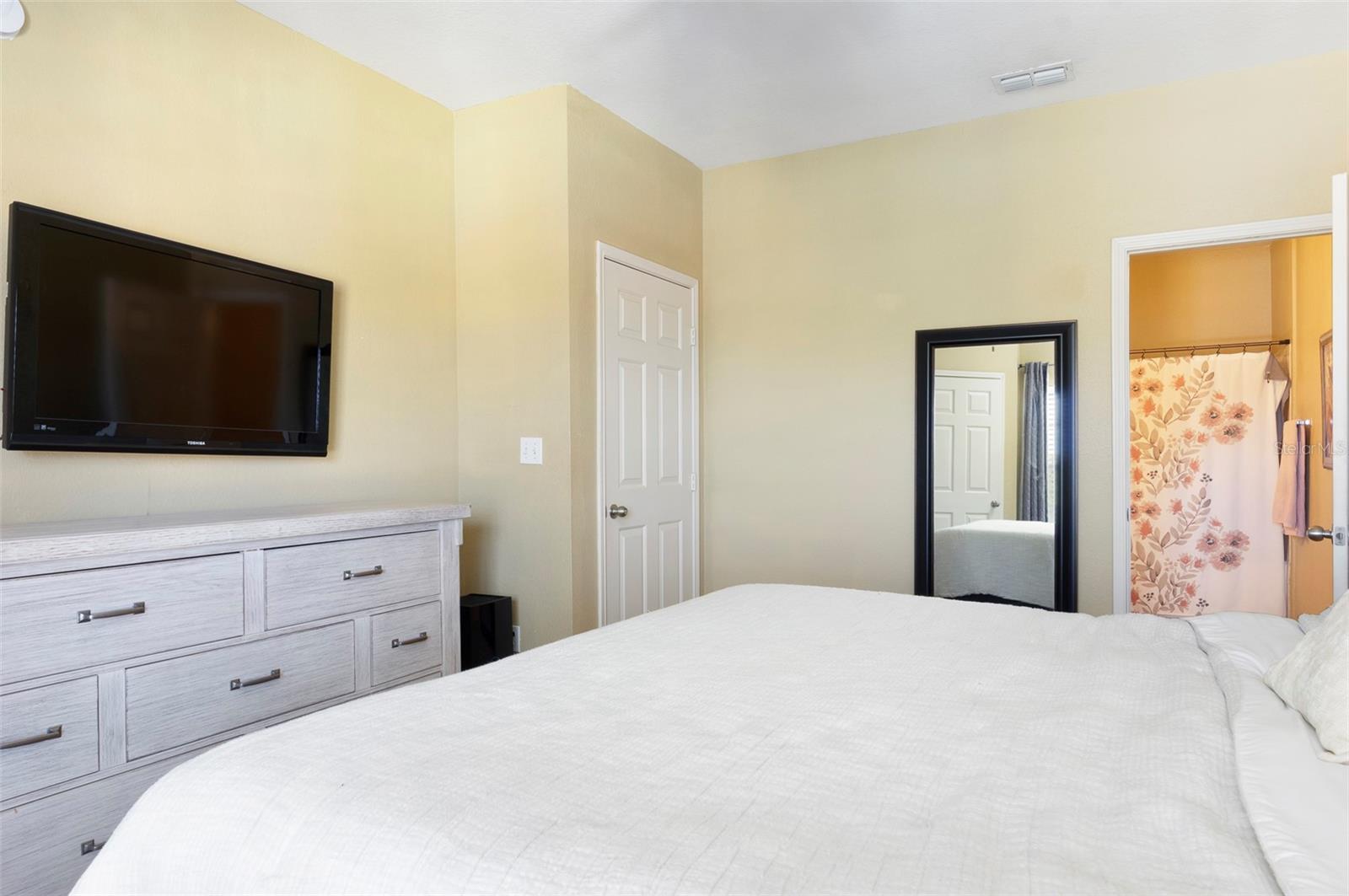 Image 22 of 41 For 4333 Bayside Village Drive S 308