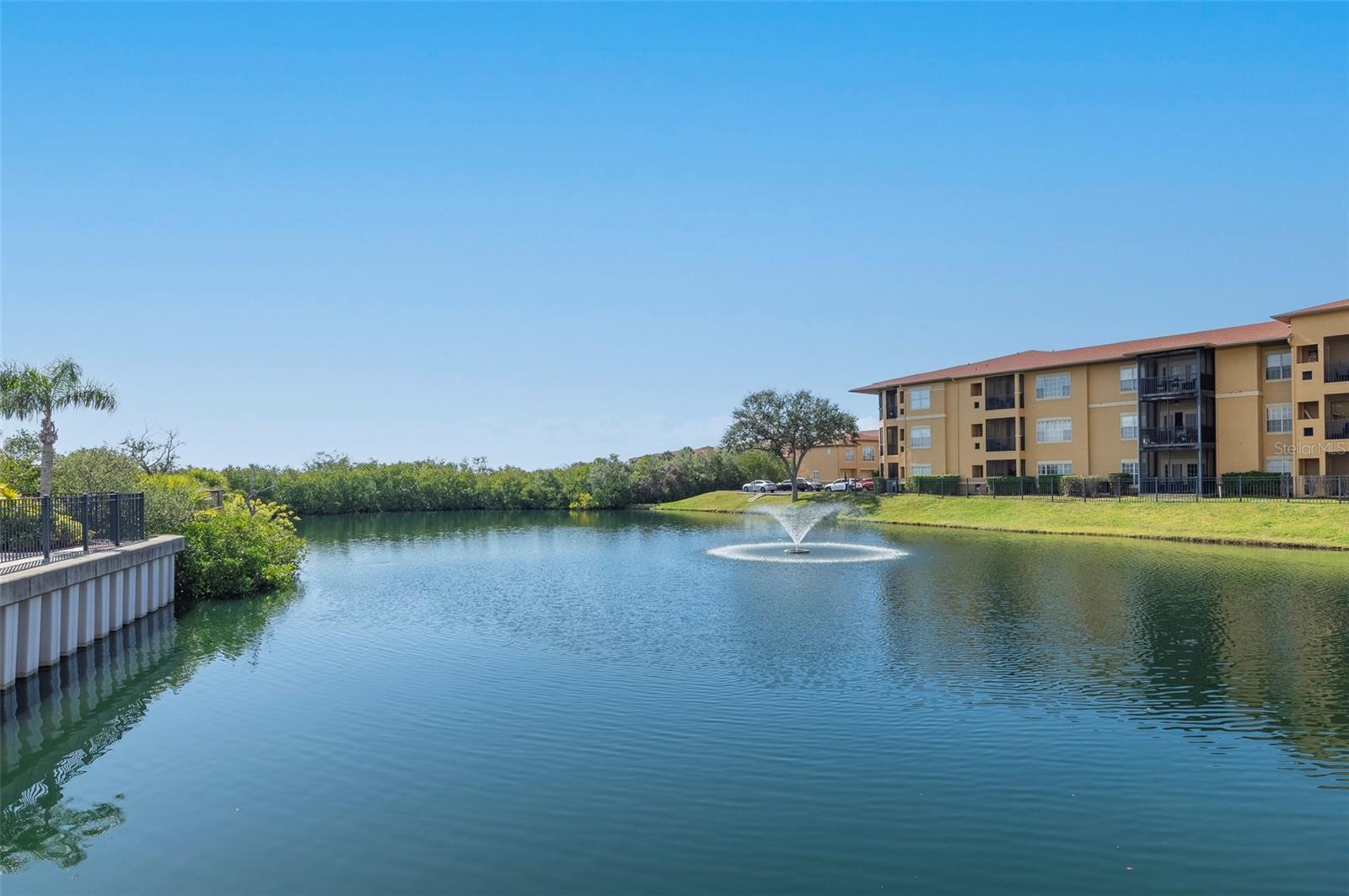 Image 26 of 41 For 4333 Bayside Village Drive S 308