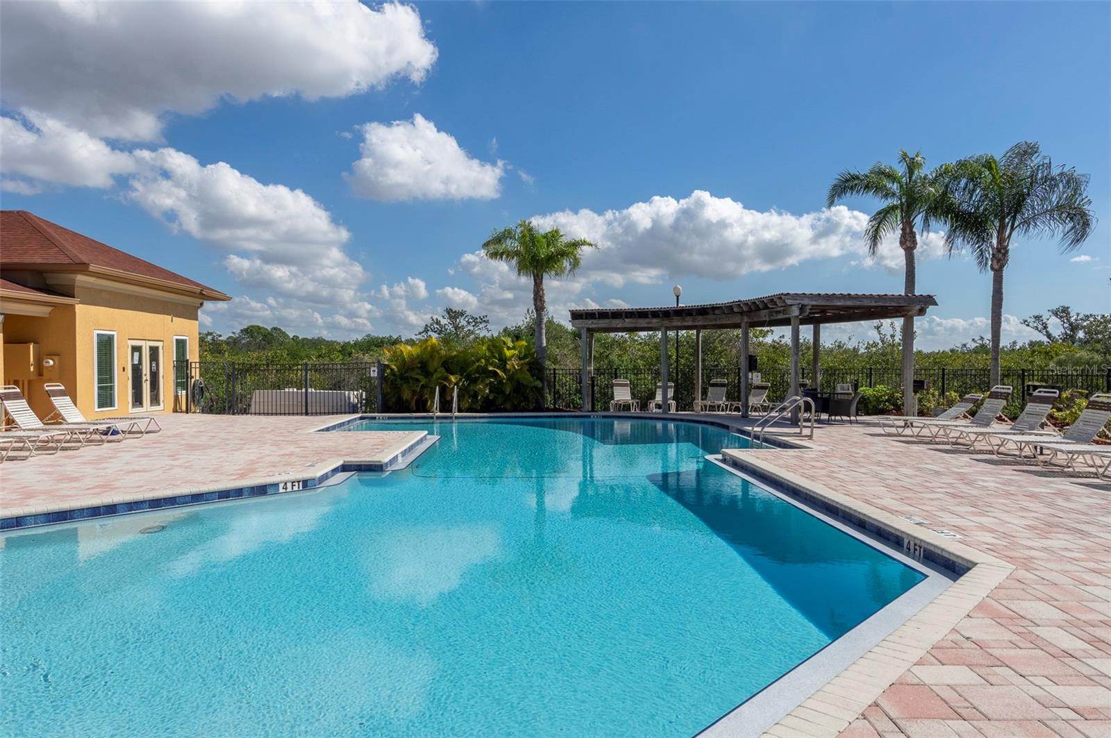 Image 28 of 41 For 4333 Bayside Village Drive S 308