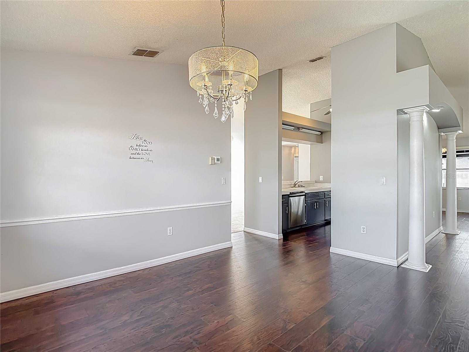 Listing photo id 8 for 1093 Dunlap Avenue