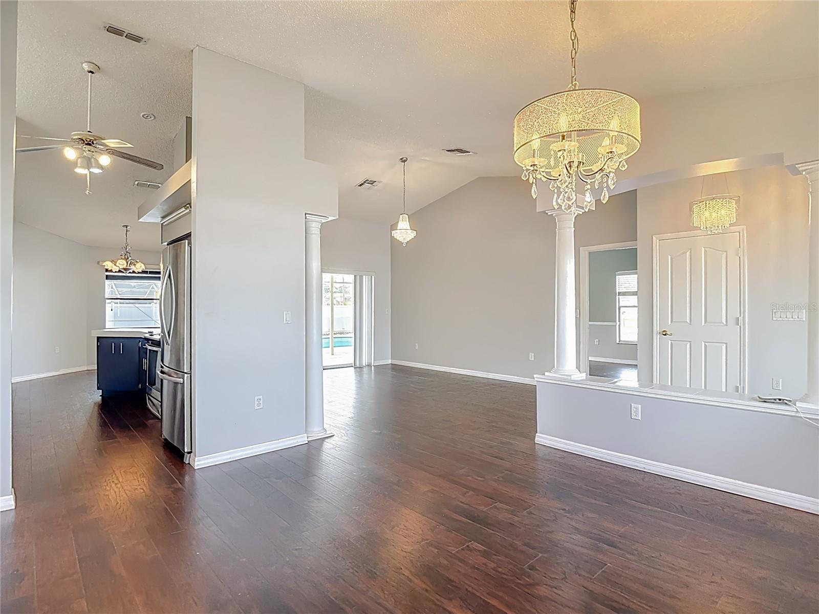 Listing photo id 9 for 1093 Dunlap Avenue