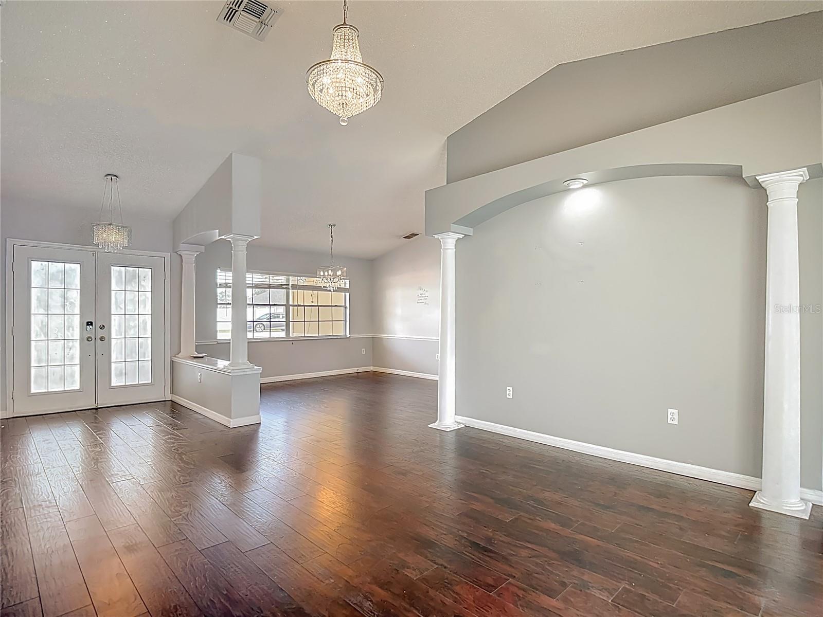 Listing photo id 13 for 1093 Dunlap Avenue