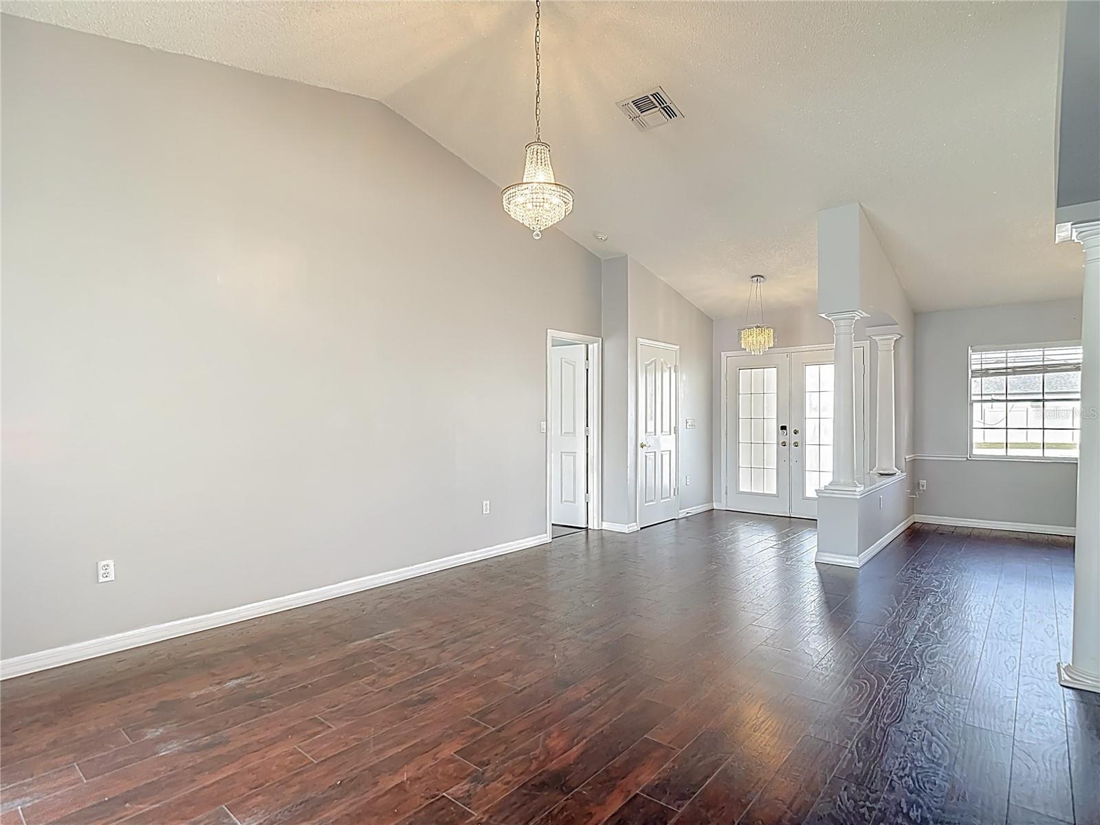 Listing photo id 14 for 1093 Dunlap Avenue