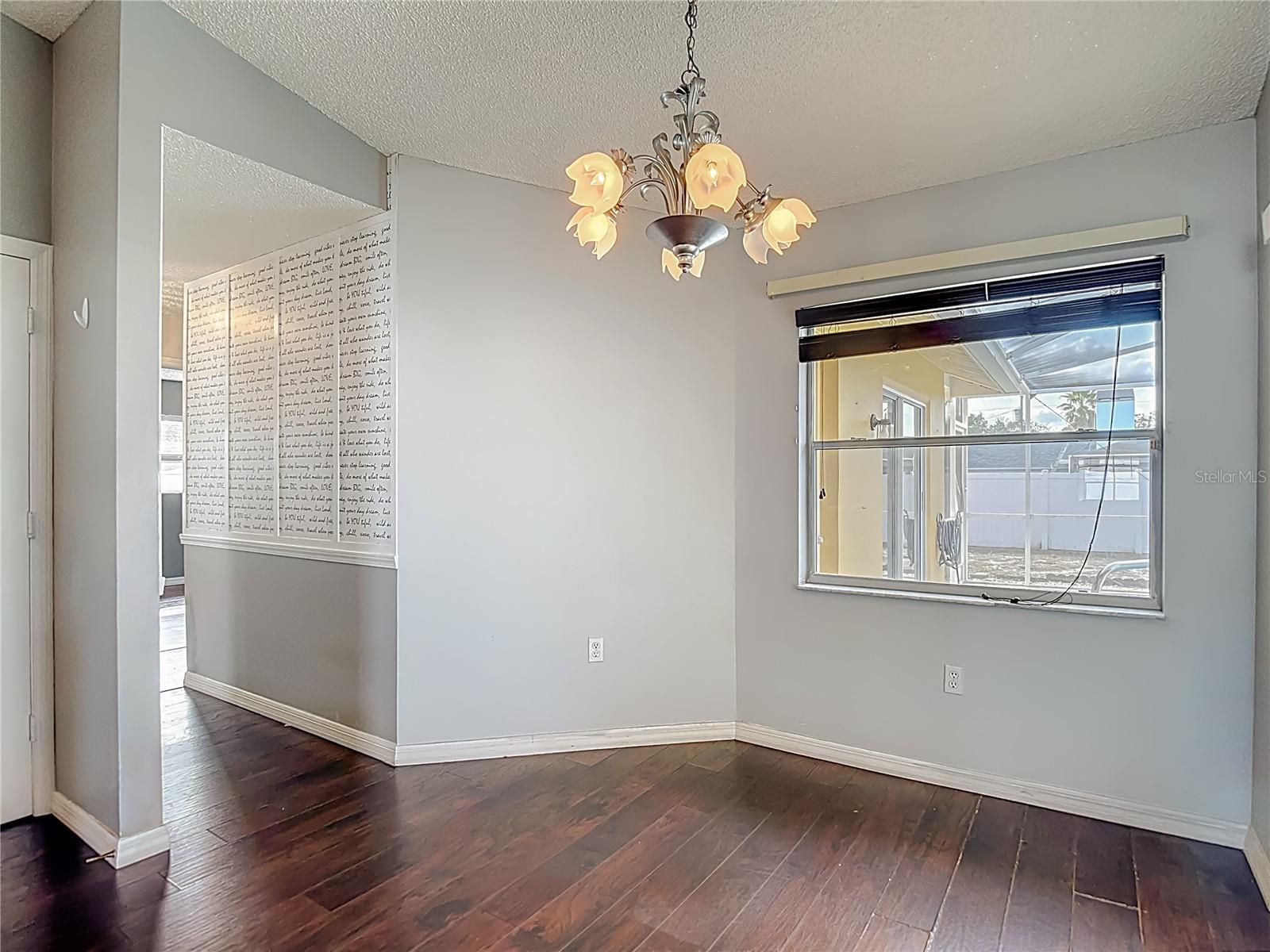 Listing photo id 15 for 1093 Dunlap Avenue