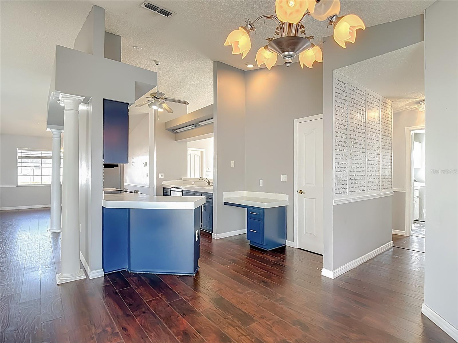 Listing photo id 18 for 1093 Dunlap Avenue