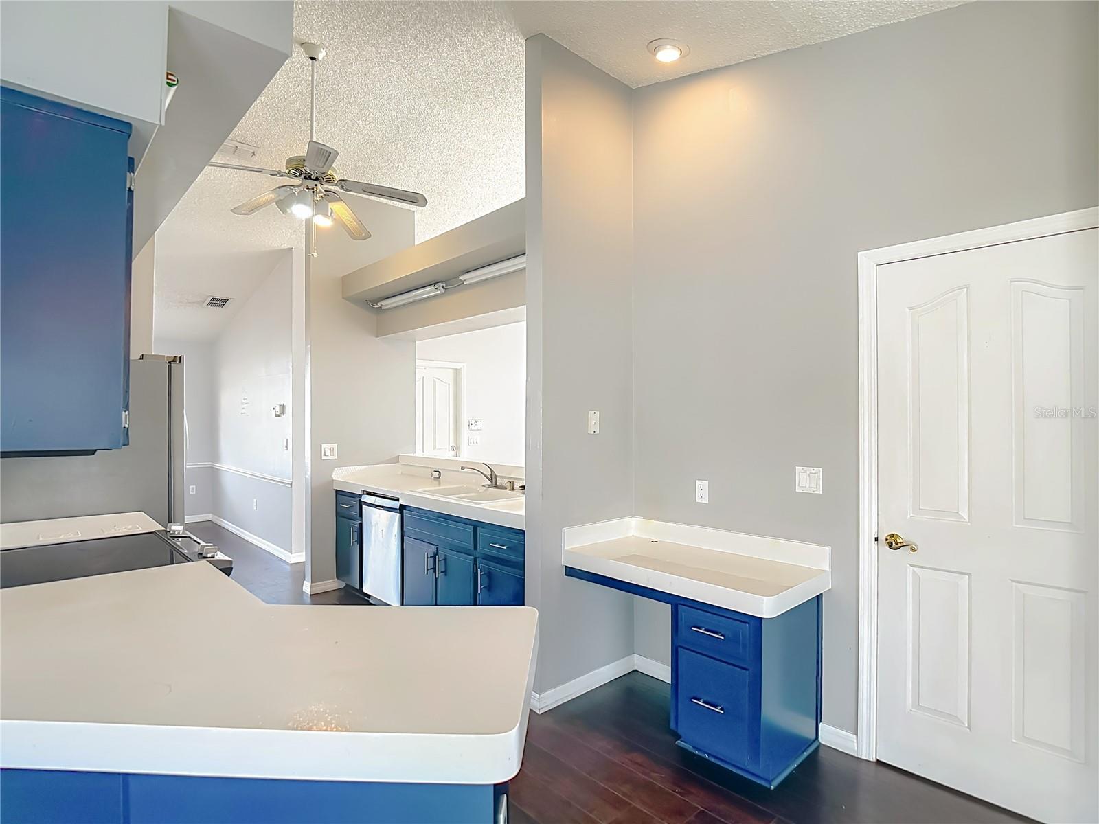 Listing photo id 19 for 1093 Dunlap Avenue