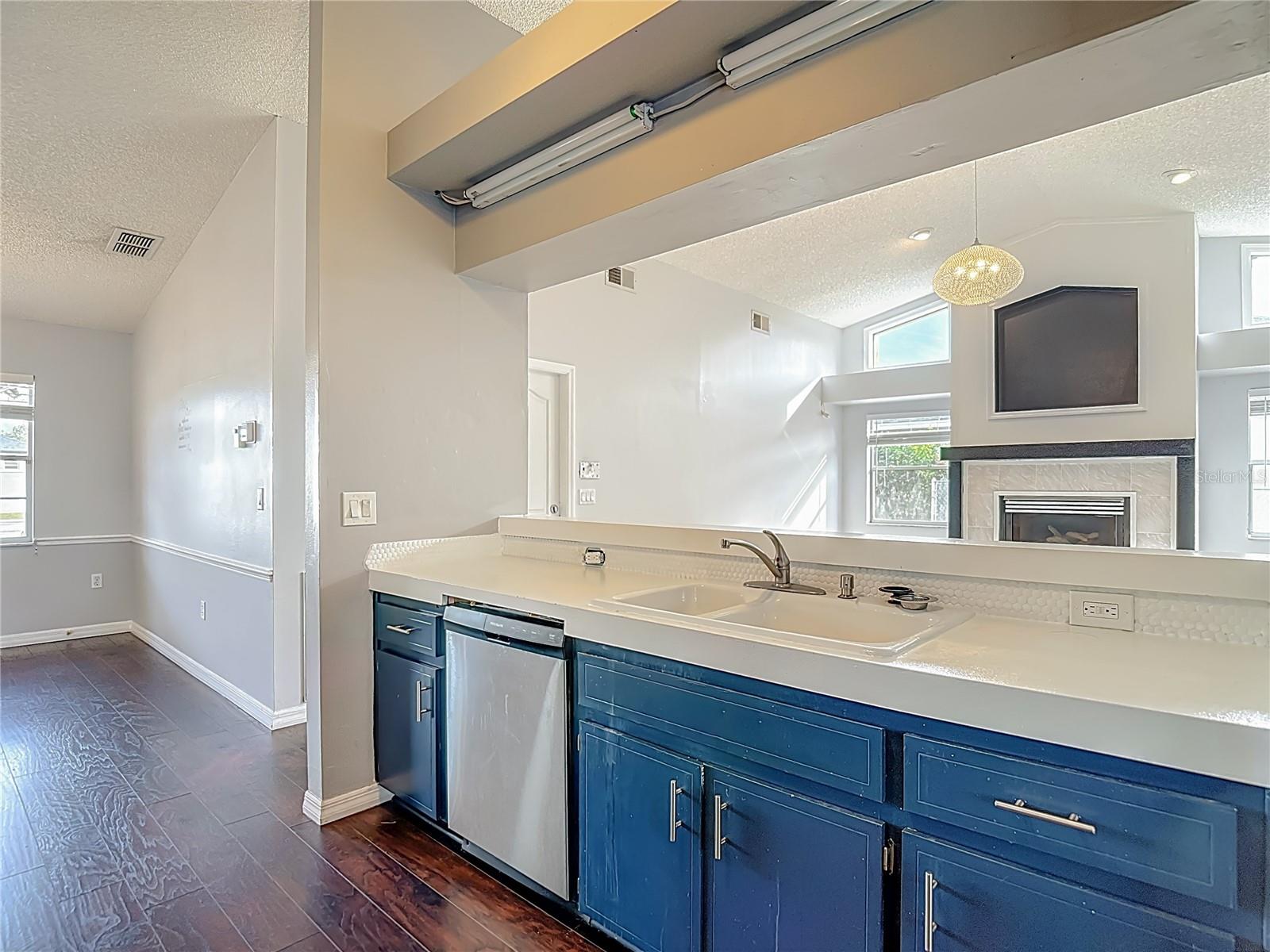 Listing photo id 20 for 1093 Dunlap Avenue