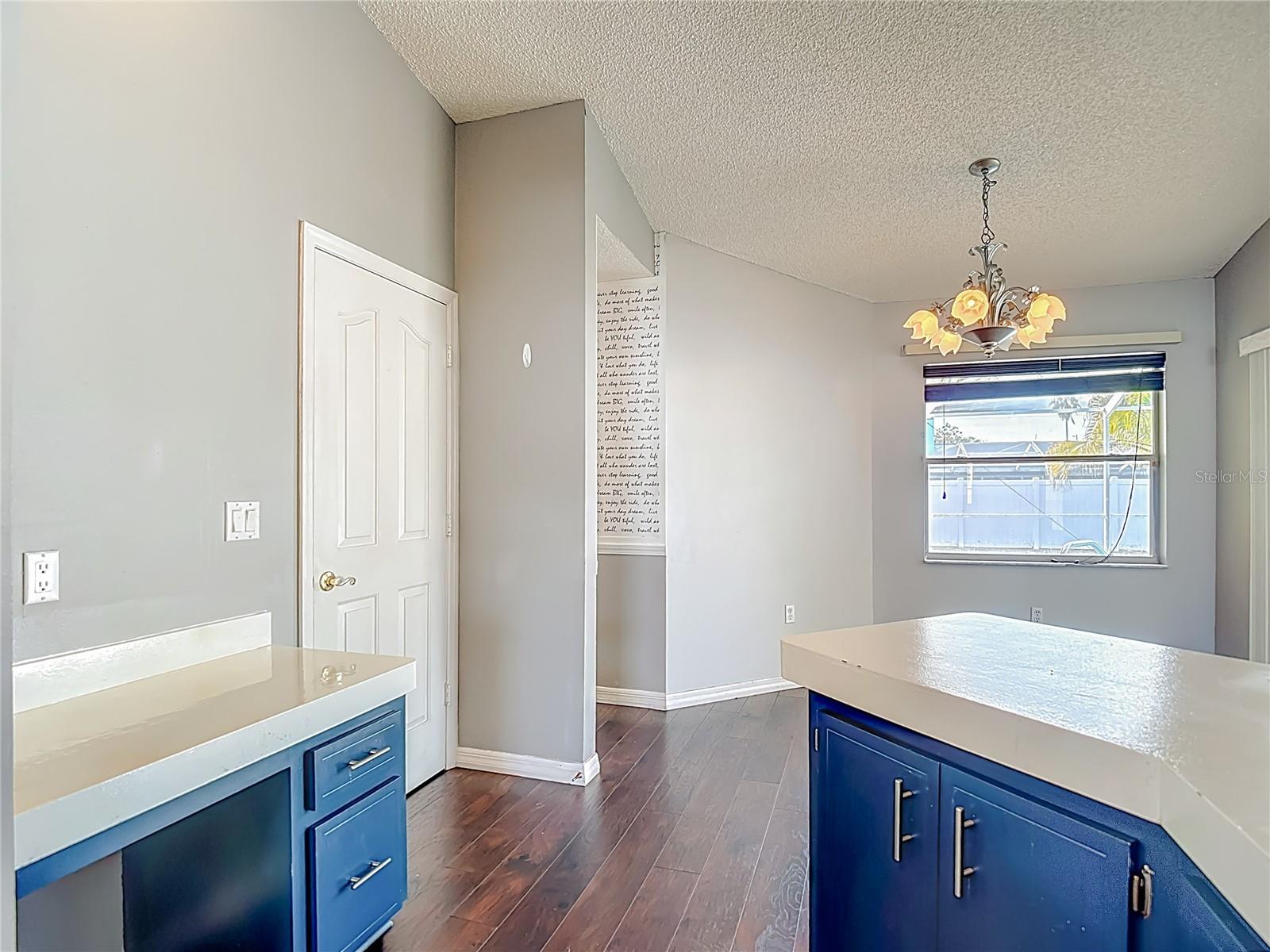 Listing photo id 21 for 1093 Dunlap Avenue