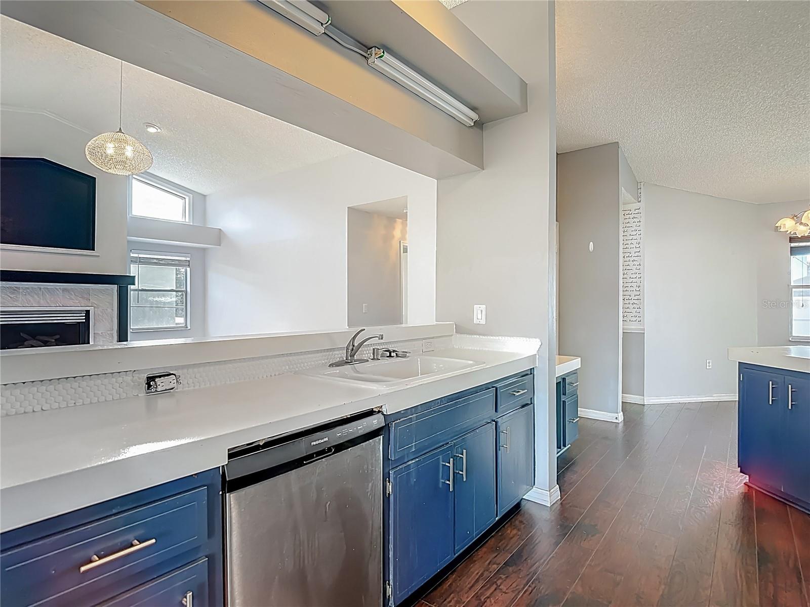 Listing photo id 22 for 1093 Dunlap Avenue