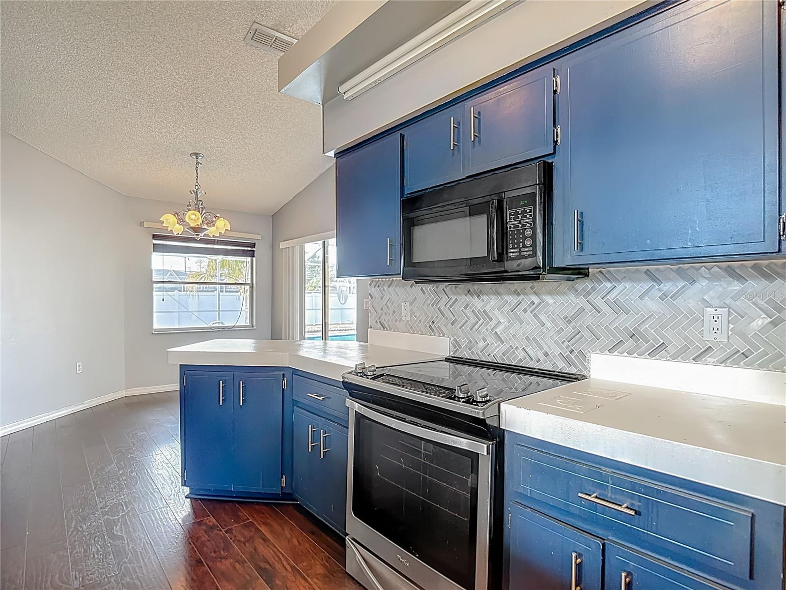 Listing photo id 23 for 1093 Dunlap Avenue