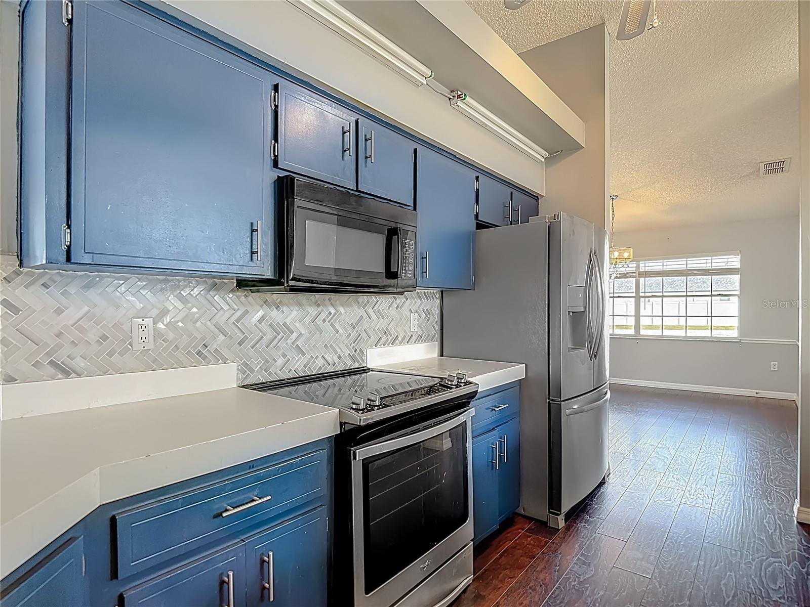 Listing photo id 25 for 1093 Dunlap Avenue