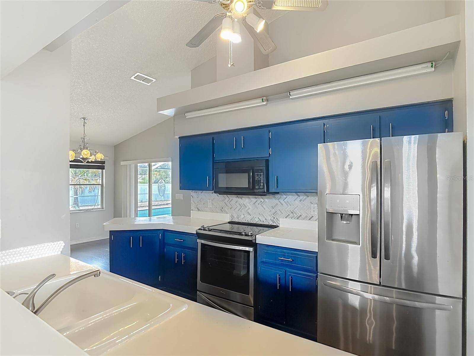 Listing photo id 26 for 1093 Dunlap Avenue