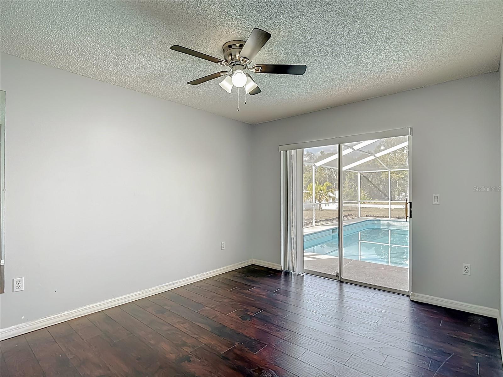 Listing photo id 32 for 1093 Dunlap Avenue